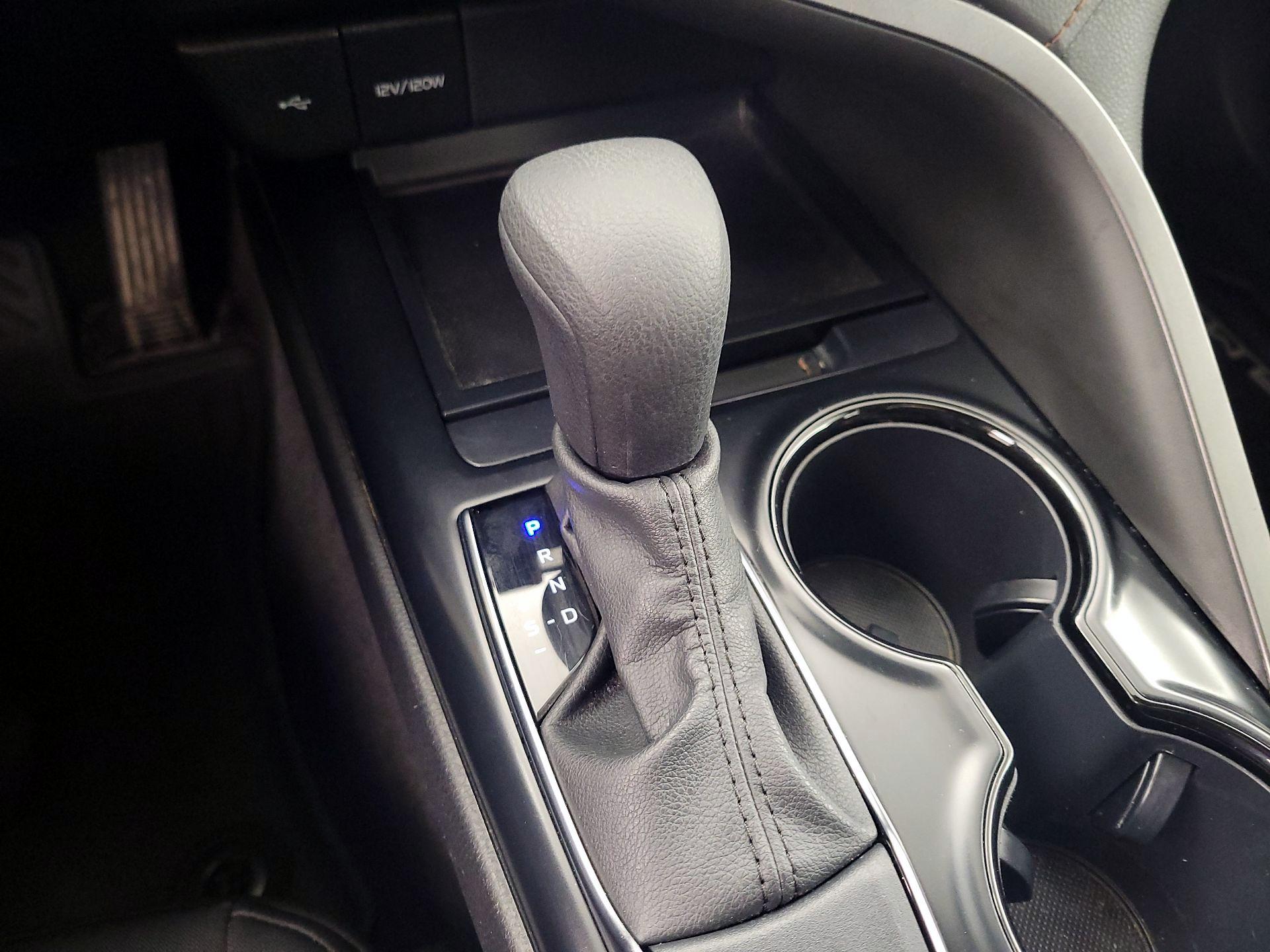 Thumbnail: 2020 Toyota Camry - 17