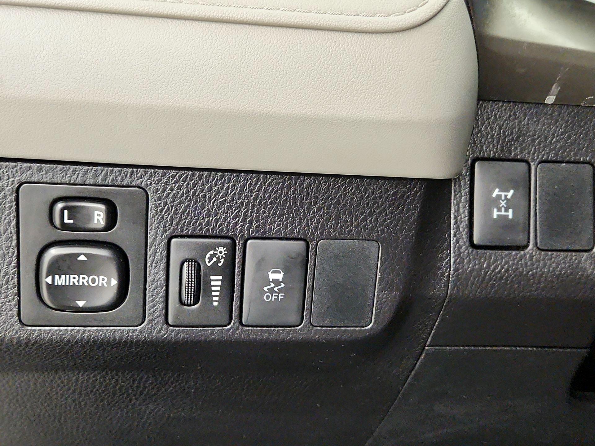 Thumbnail: 2015 Toyota RAV4 - 13