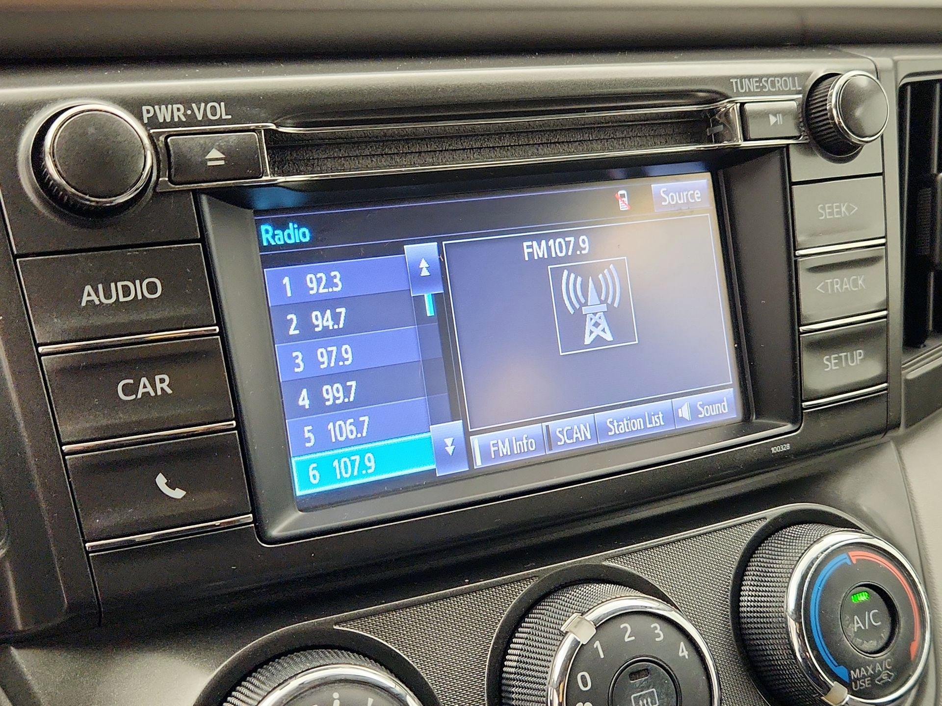 Thumbnail: 2015 Toyota RAV4 - 15