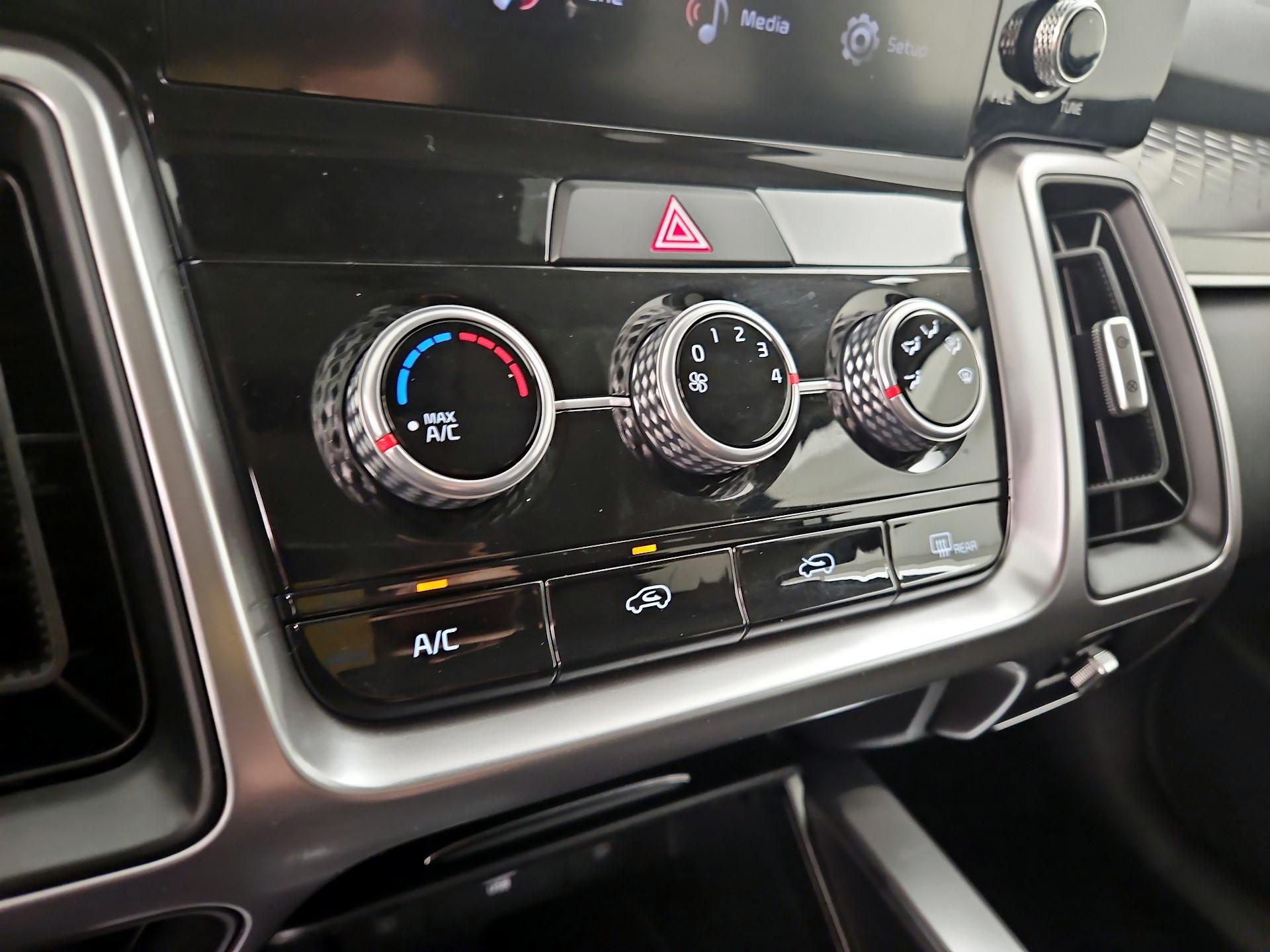 Thumbnail: 2023 Kia Sorento - 16