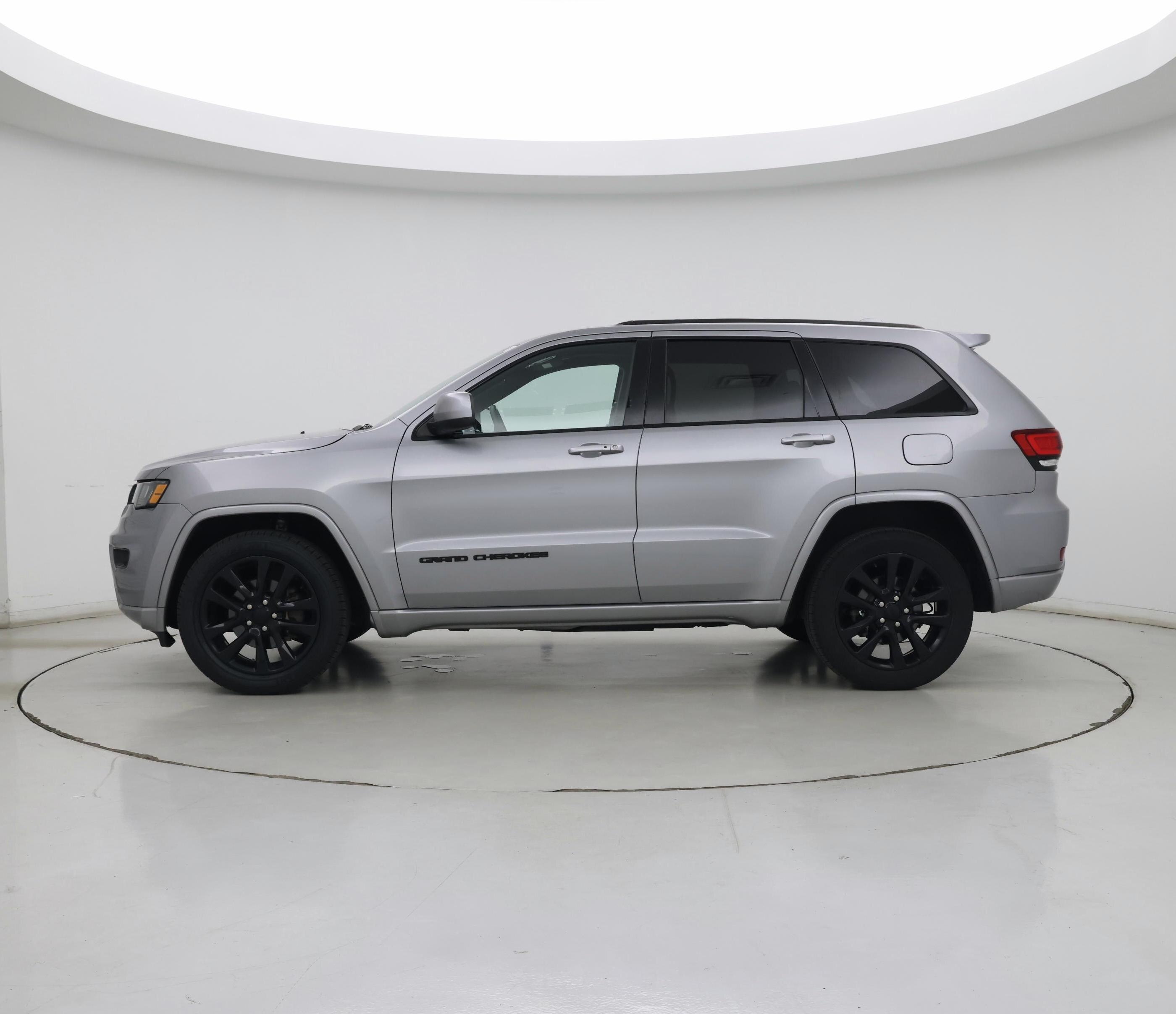 Thumbnail: 2018 Jeep Grand Cherokee - 3