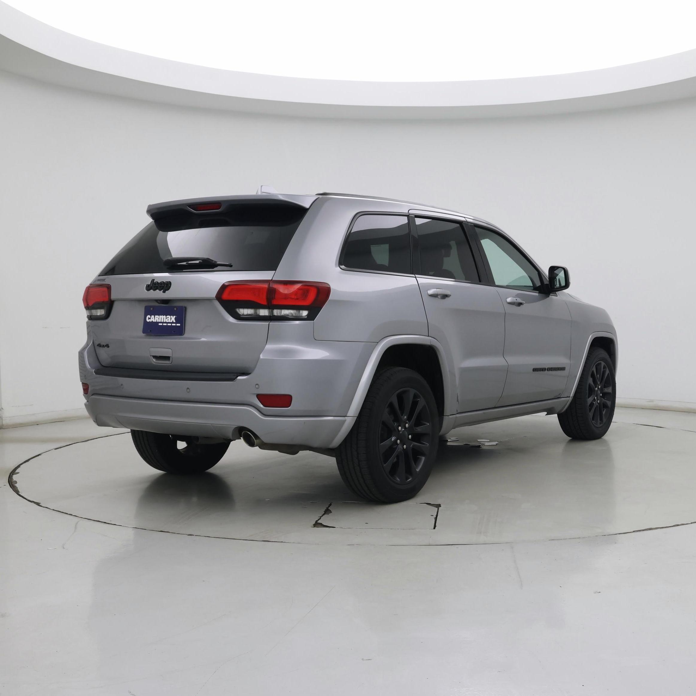 Thumbnail: 2018 Jeep Grand Cherokee - 8