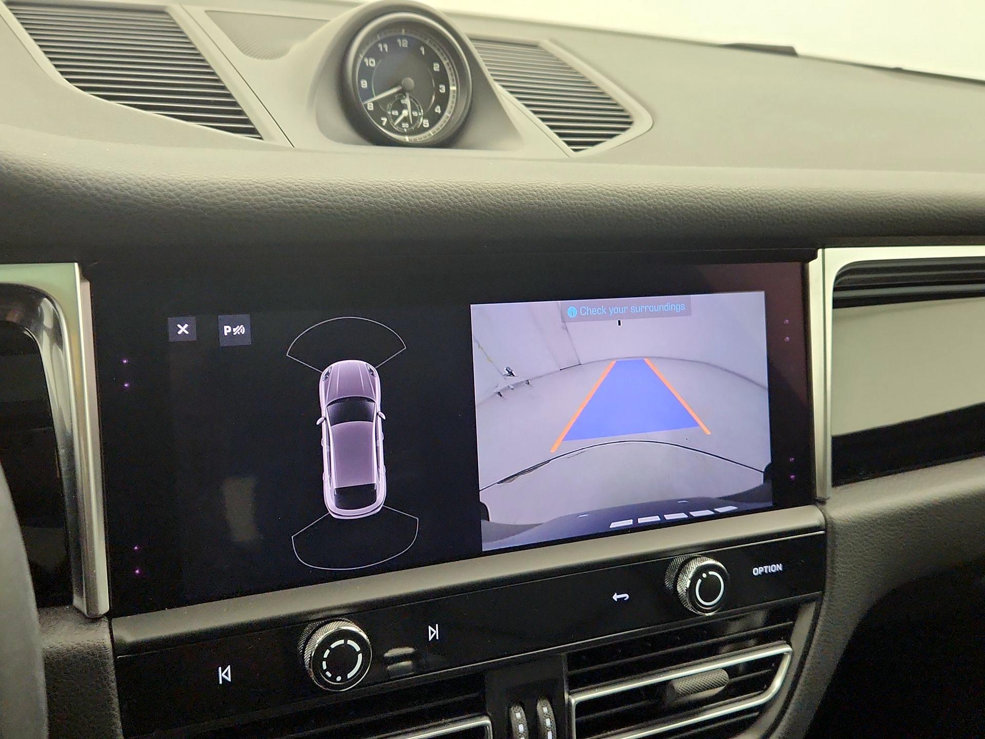 Thumbnail: 2022 Porsche Macan - 15