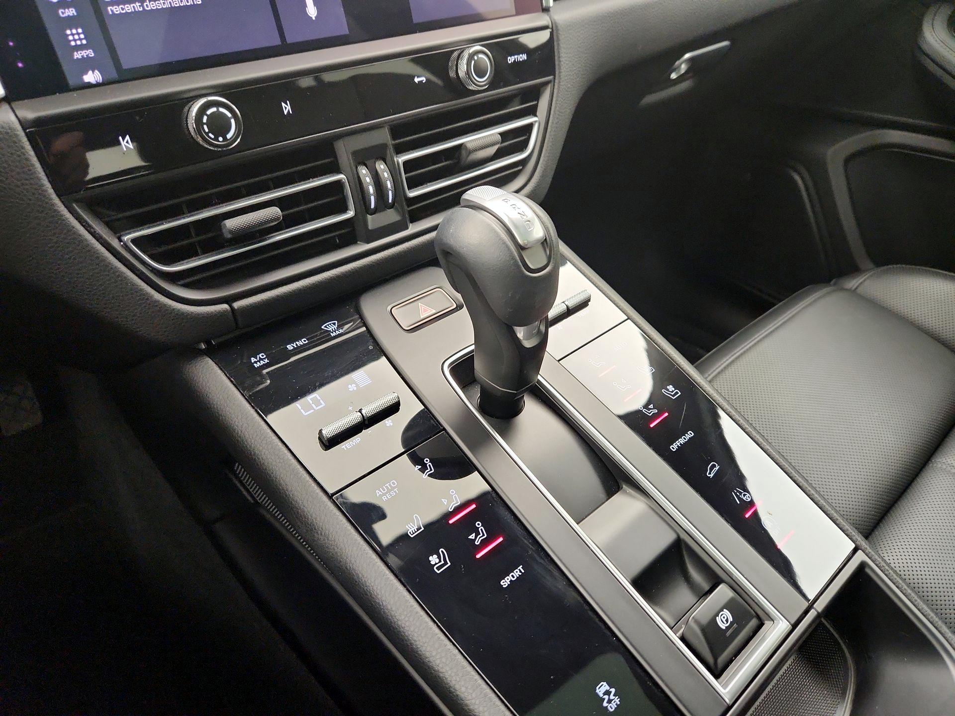 Thumbnail: 2022 Porsche Macan - 17
