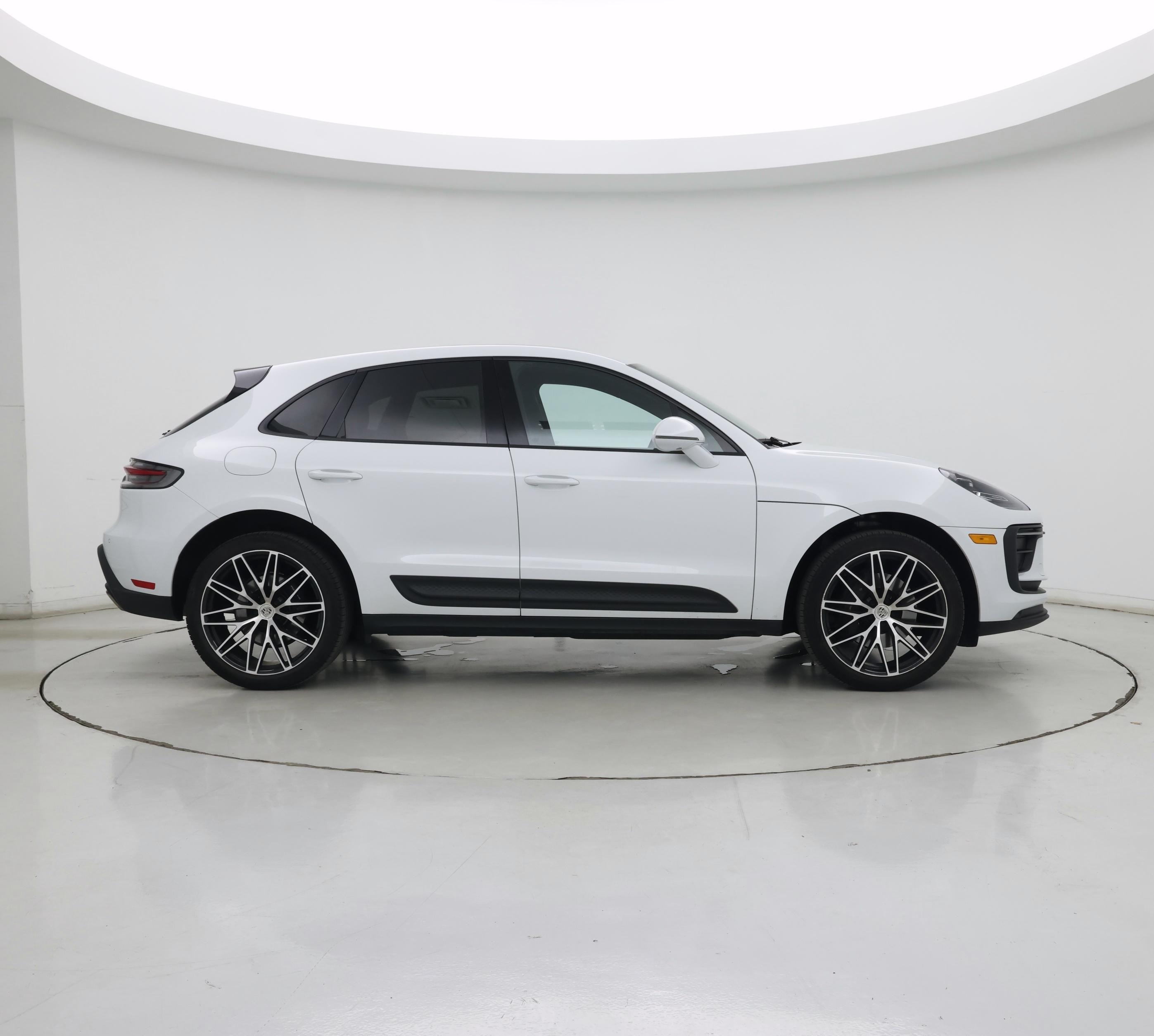 Thumbnail: 2022 Porsche Macan - 7
