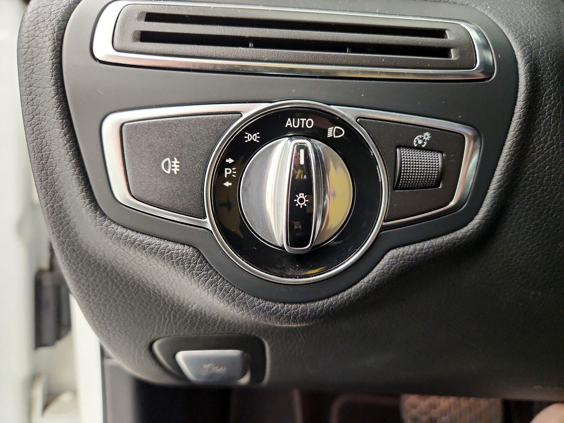 Thumbnail: 2015 Mercedes-Benz C-Class - 13