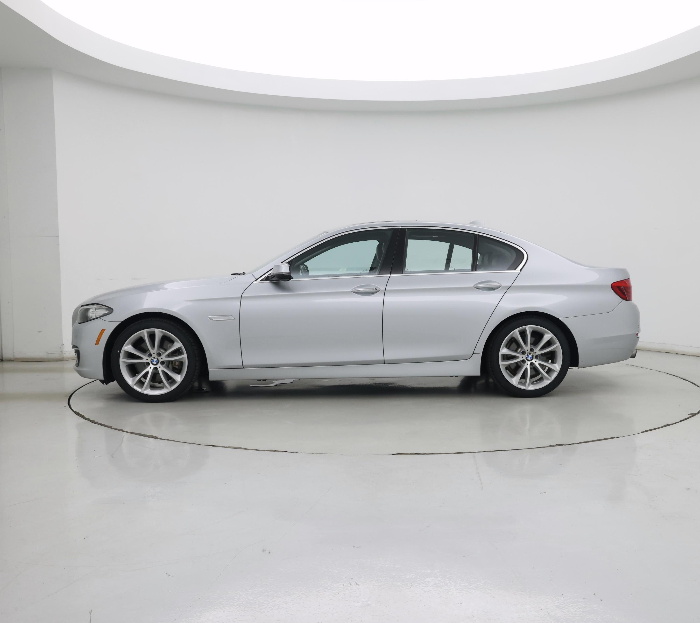 Thumbnail: 2016 BMW 5 Series - 3