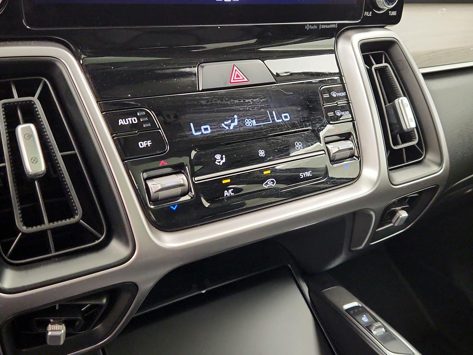 Thumbnail: 2023 Kia Sorento - 17