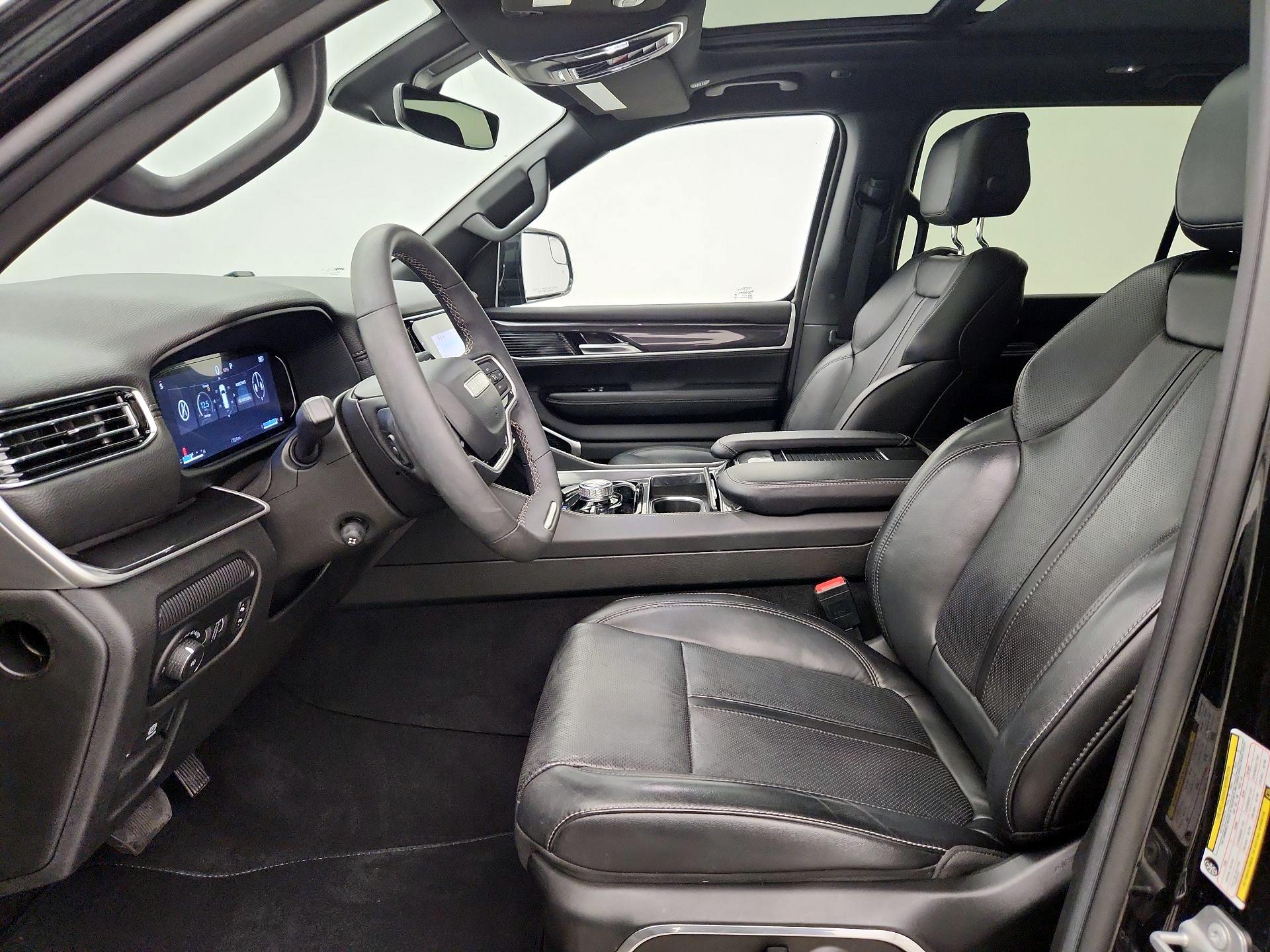 Thumbnail: 2022 Jeep Wagoneer - 11