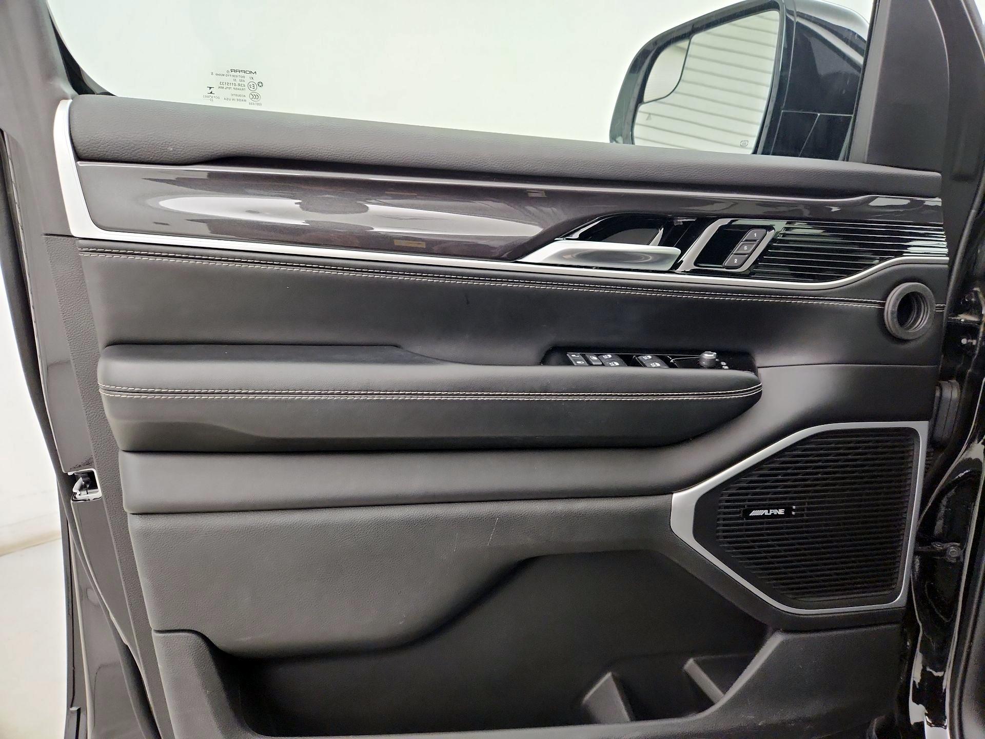 Thumbnail: 2022 Jeep Wagoneer - 12