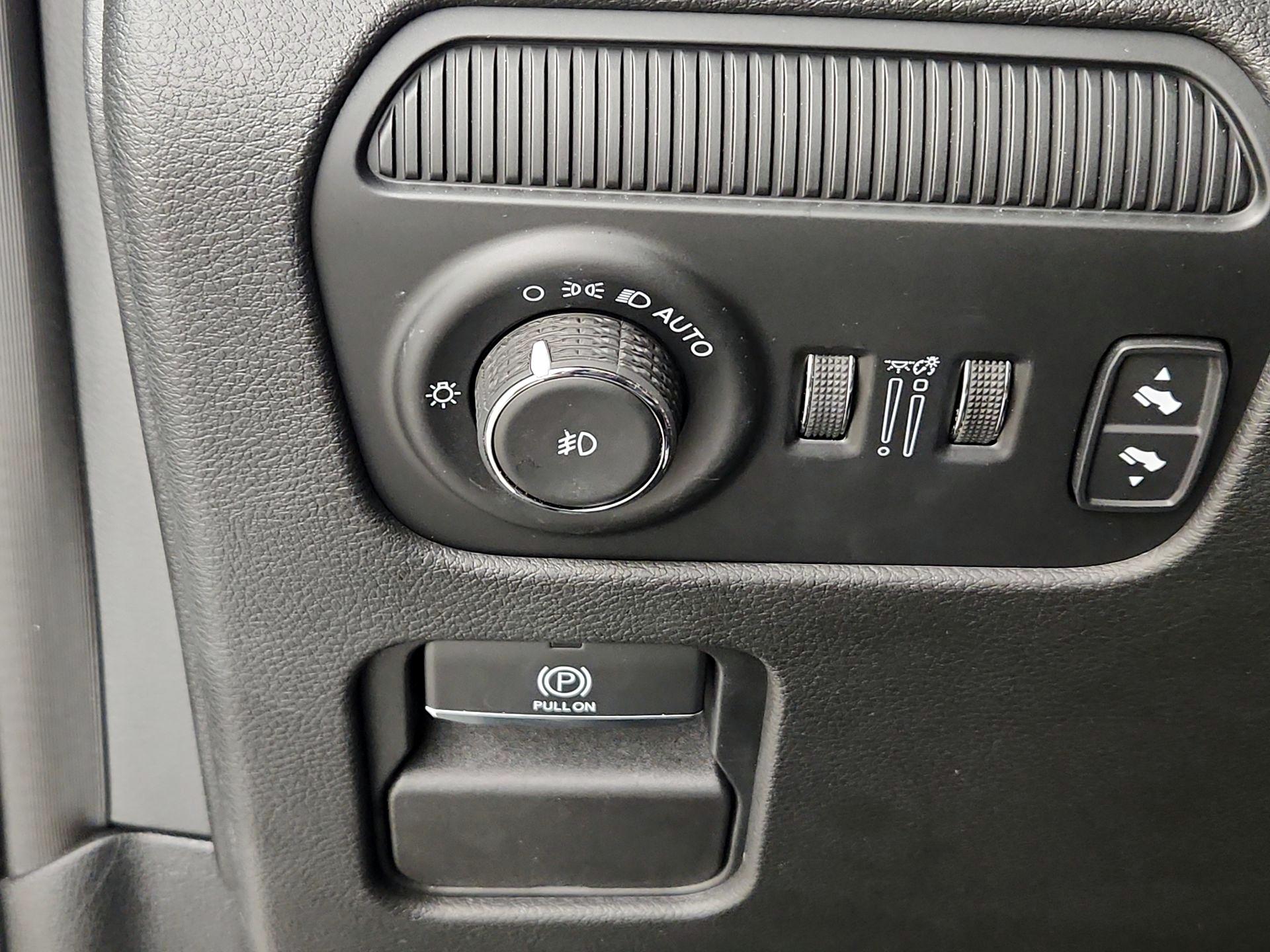 Thumbnail: 2022 Jeep Wagoneer - 13