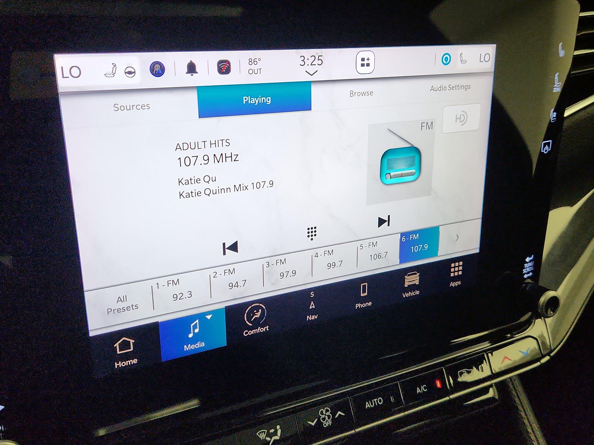 Thumbnail: 2022 Jeep Wagoneer - 16