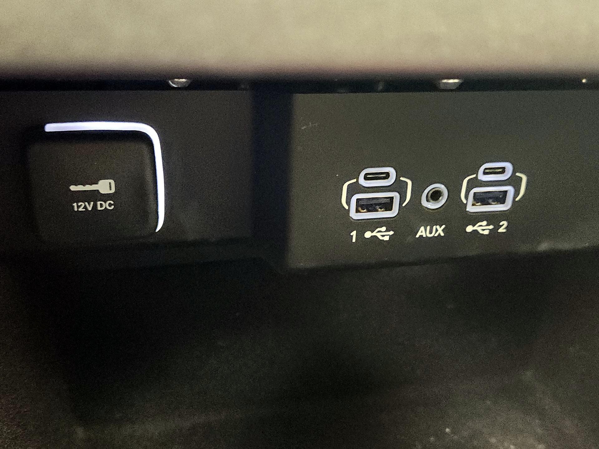 Thumbnail: 2022 Jeep Wagoneer - 19