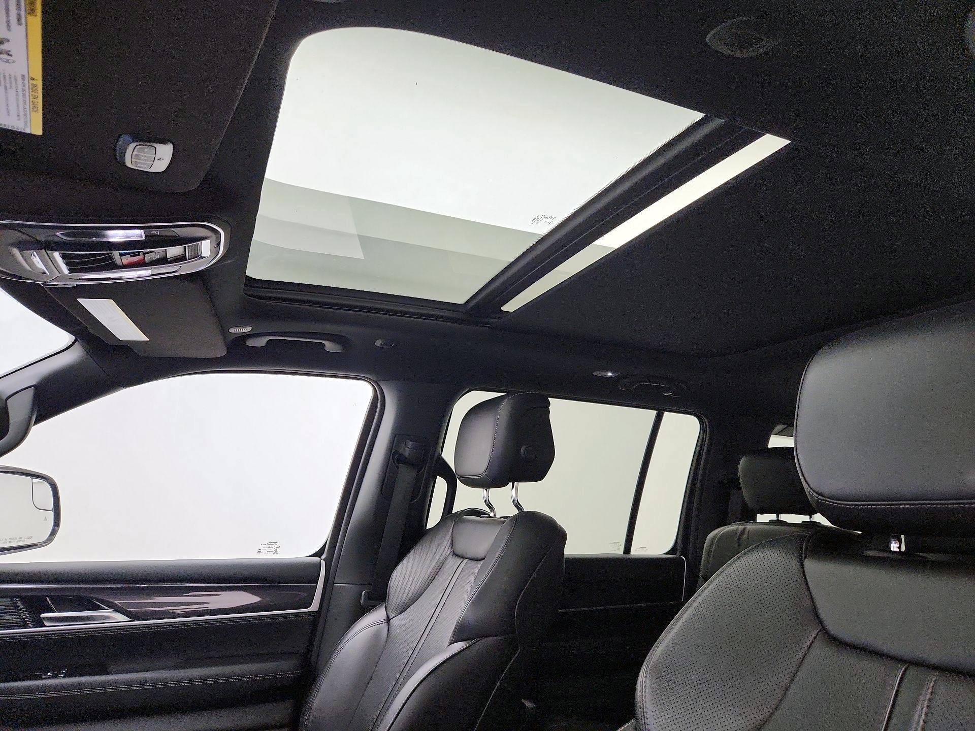 Thumbnail: 2022 Jeep Wagoneer - 20