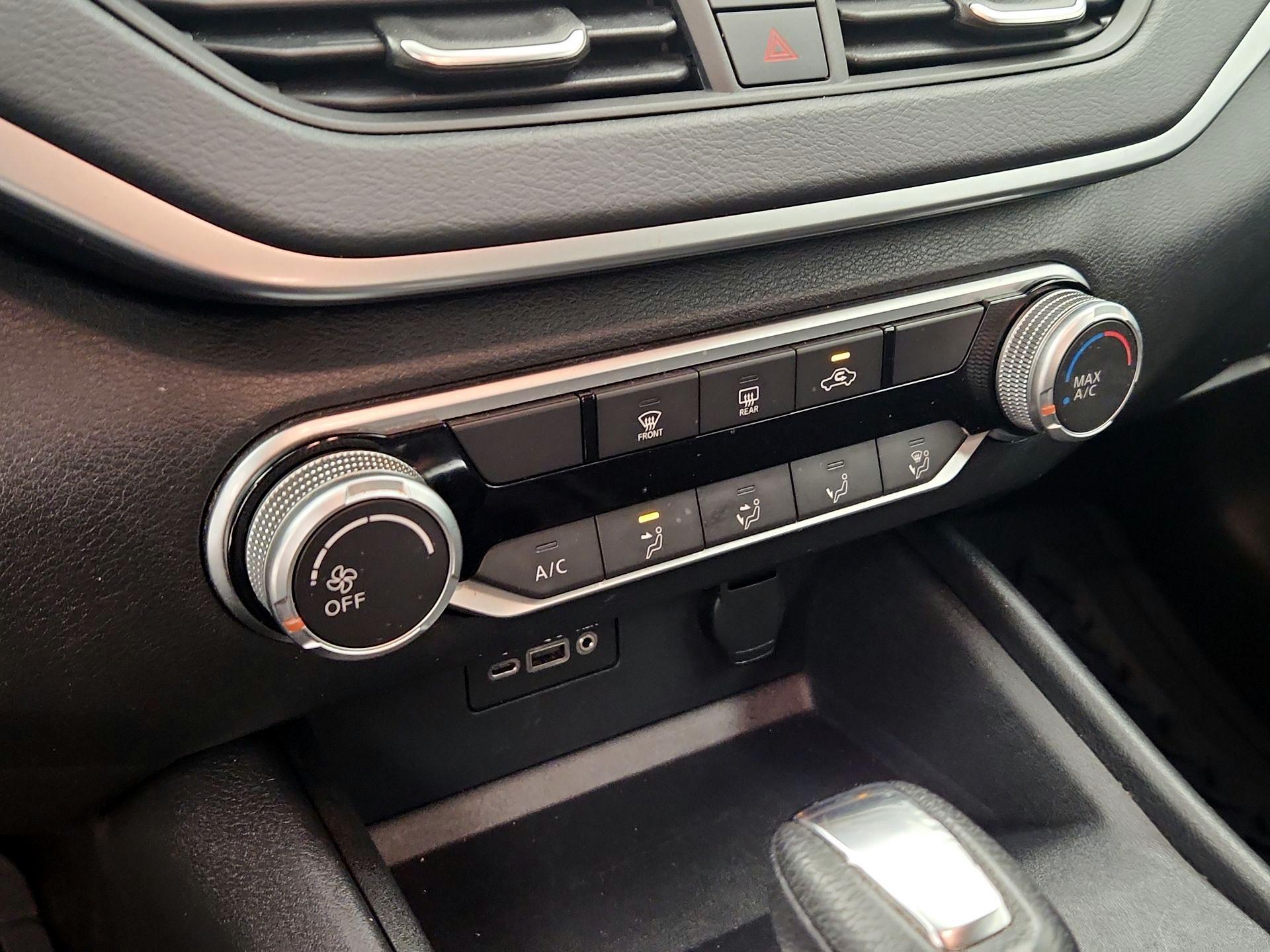 Thumbnail: 2020 Nissan Altima - 16