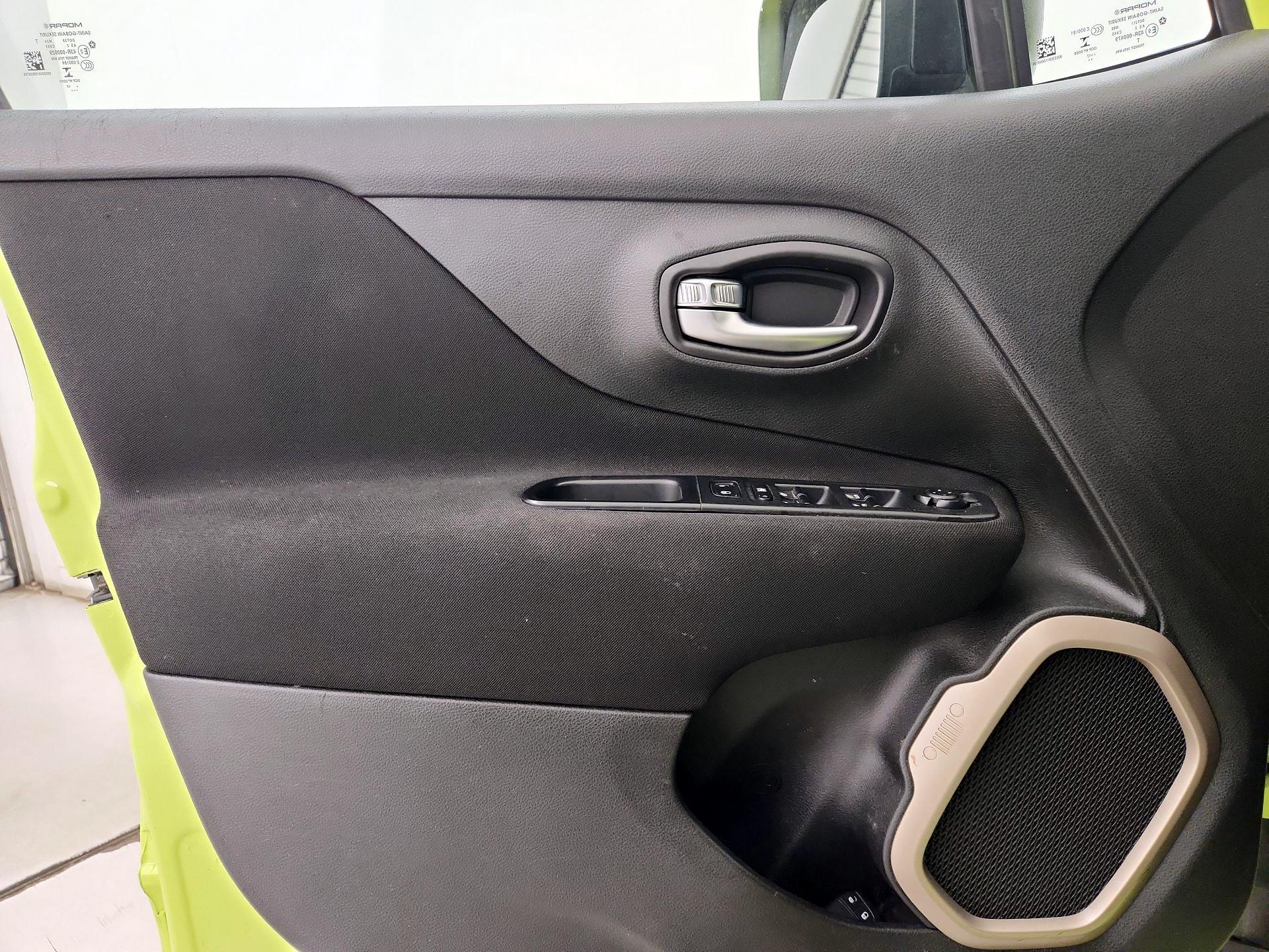 Thumbnail: 2017 Jeep Renegade - 12