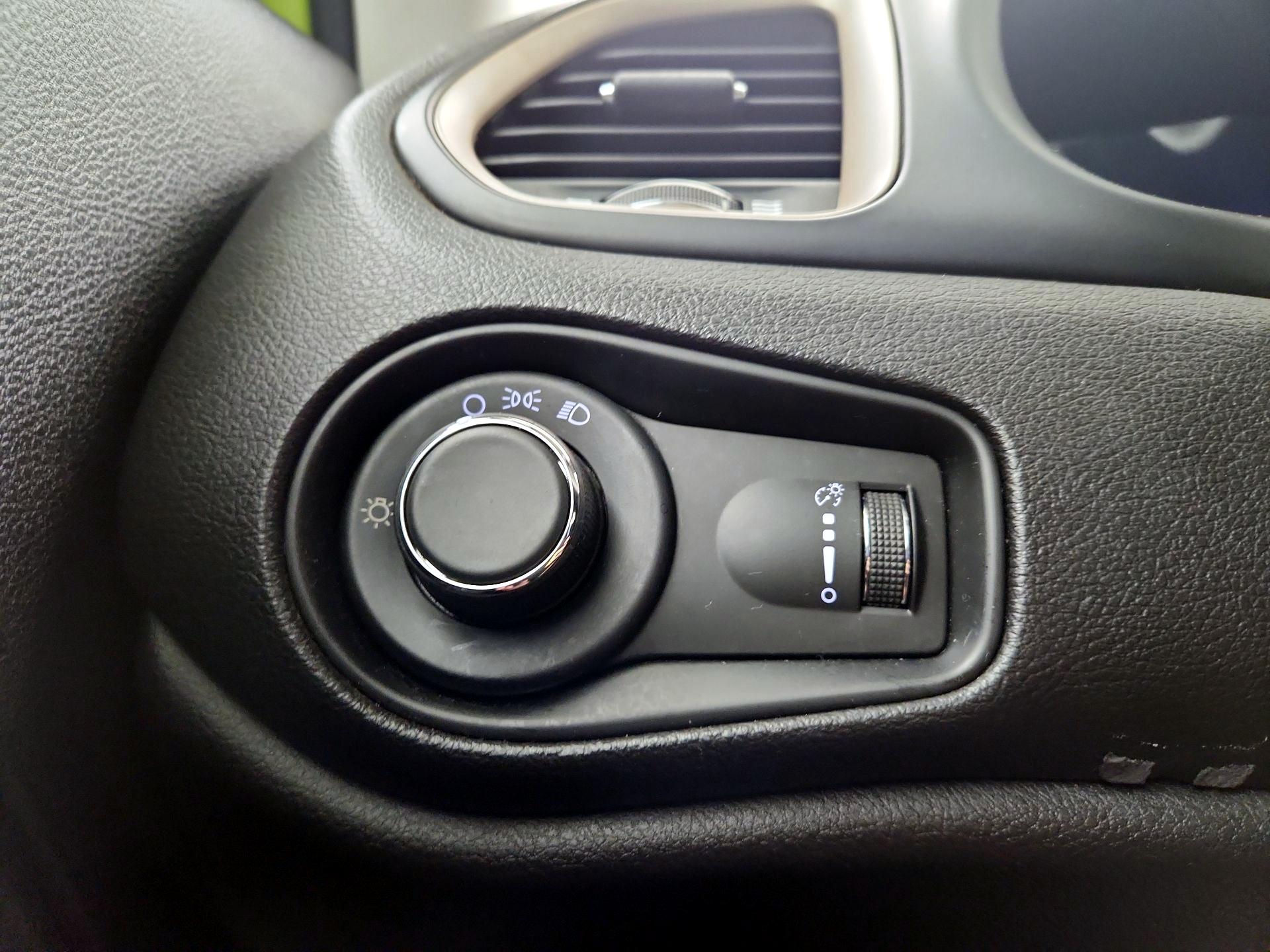 Thumbnail: 2017 Jeep Renegade - 13