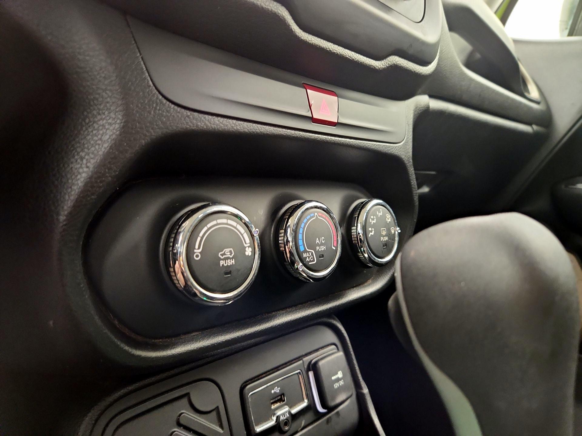 Thumbnail: 2017 Jeep Renegade - 15