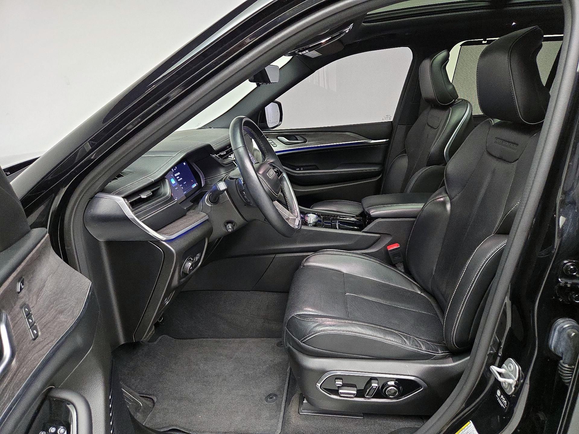Thumbnail: 2022 Jeep Grand Cherokee - 11