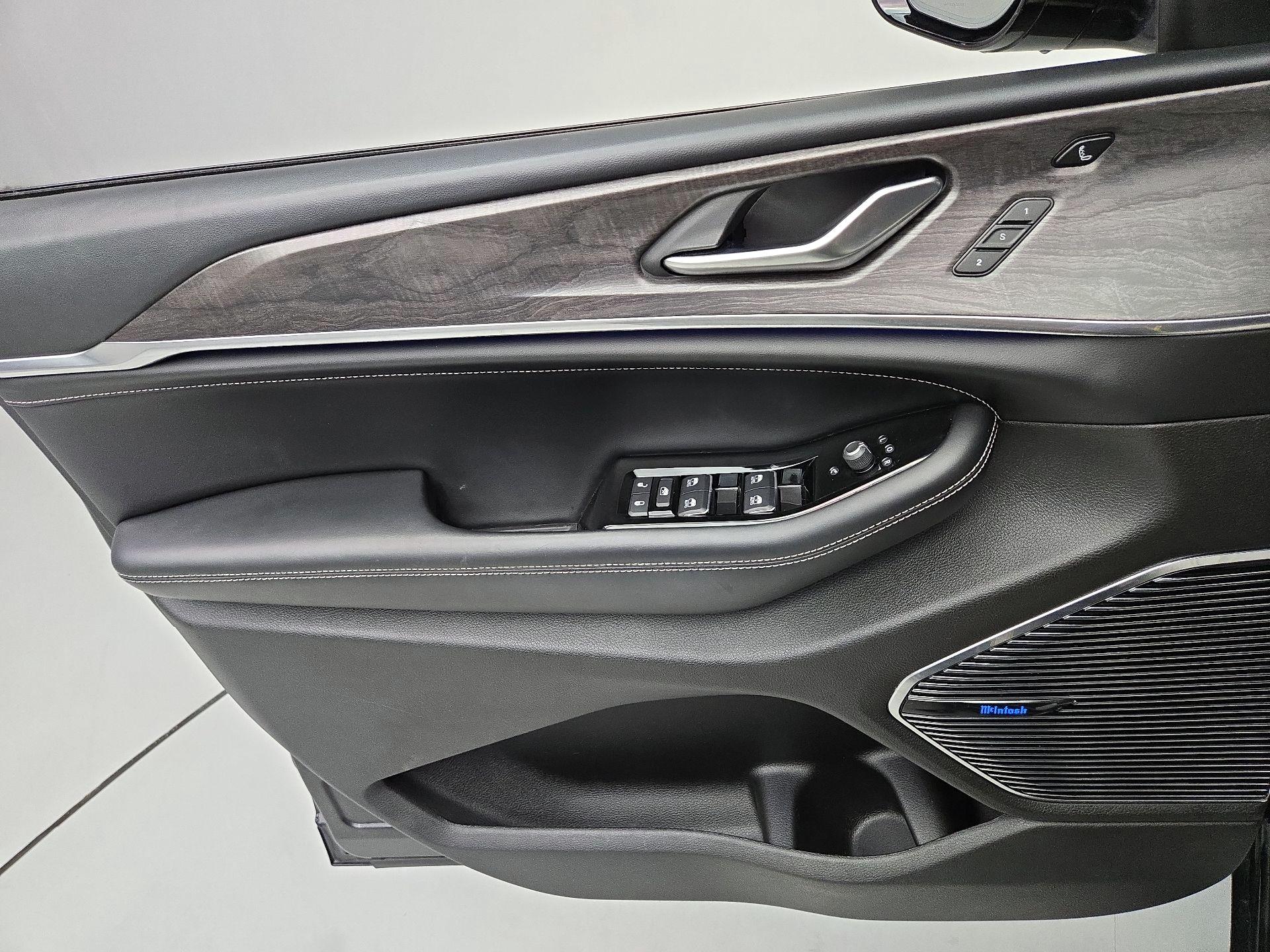 Thumbnail: 2022 Jeep Grand Cherokee - 12