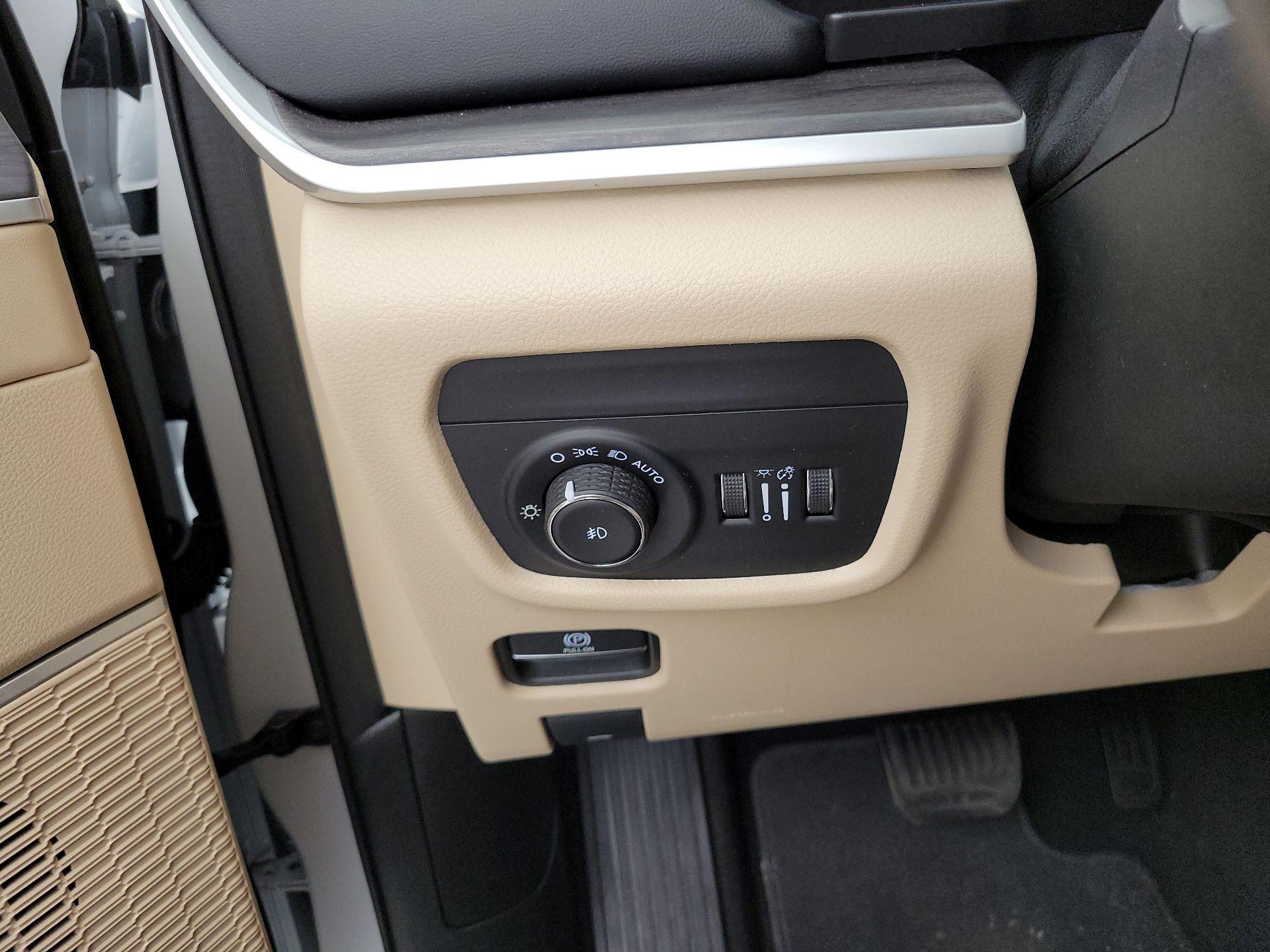 Thumbnail: 2022 Jeep Grand Cherokee - 13