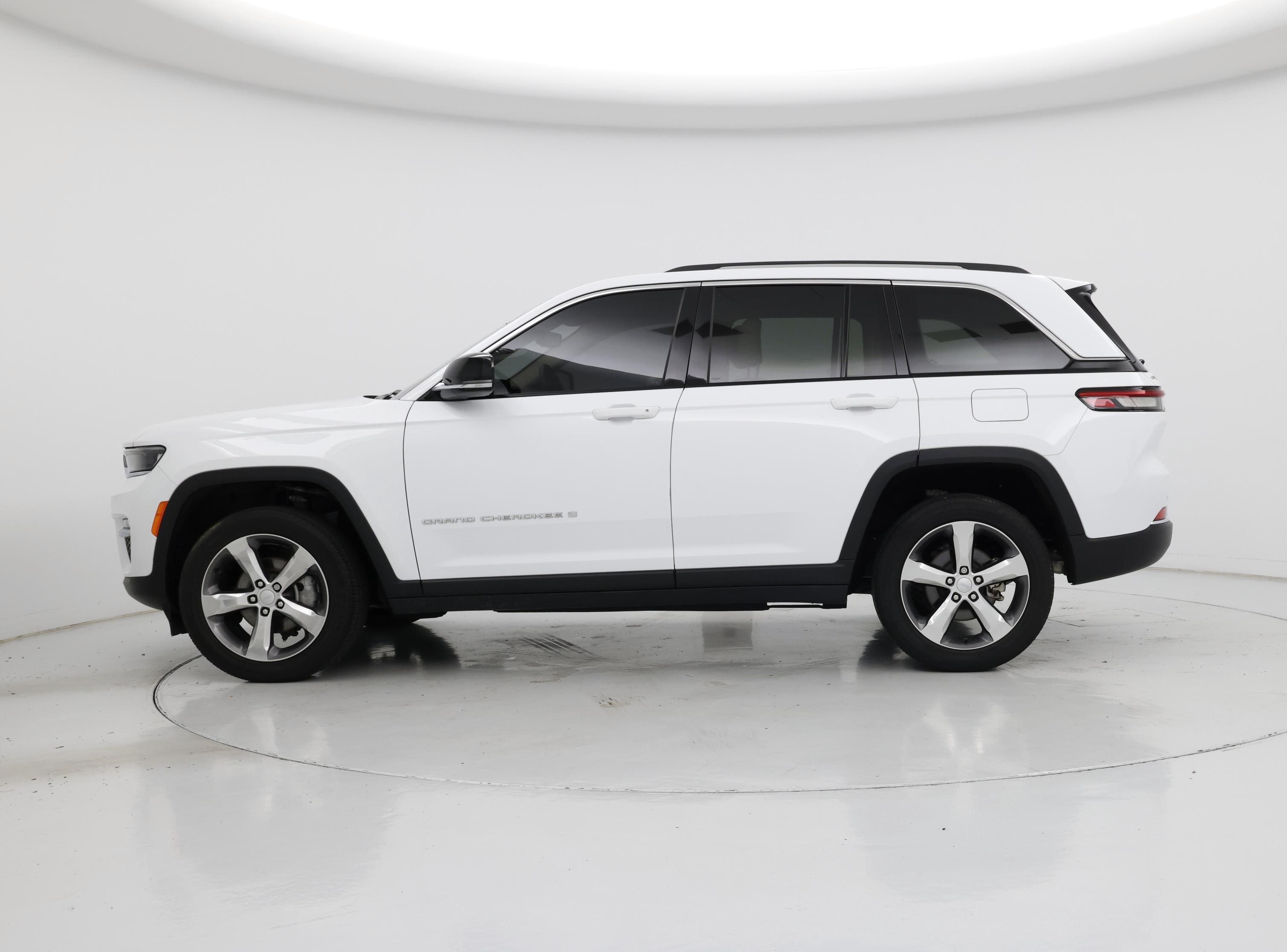 Thumbnail: 2022 Jeep Grand Cherokee - 3