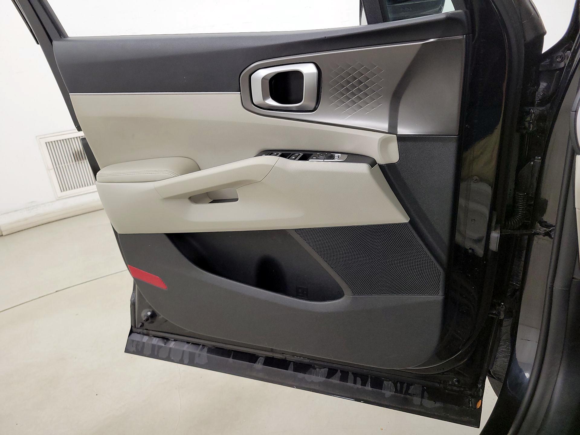 Thumbnail: 2022 Kia Sorento - 12