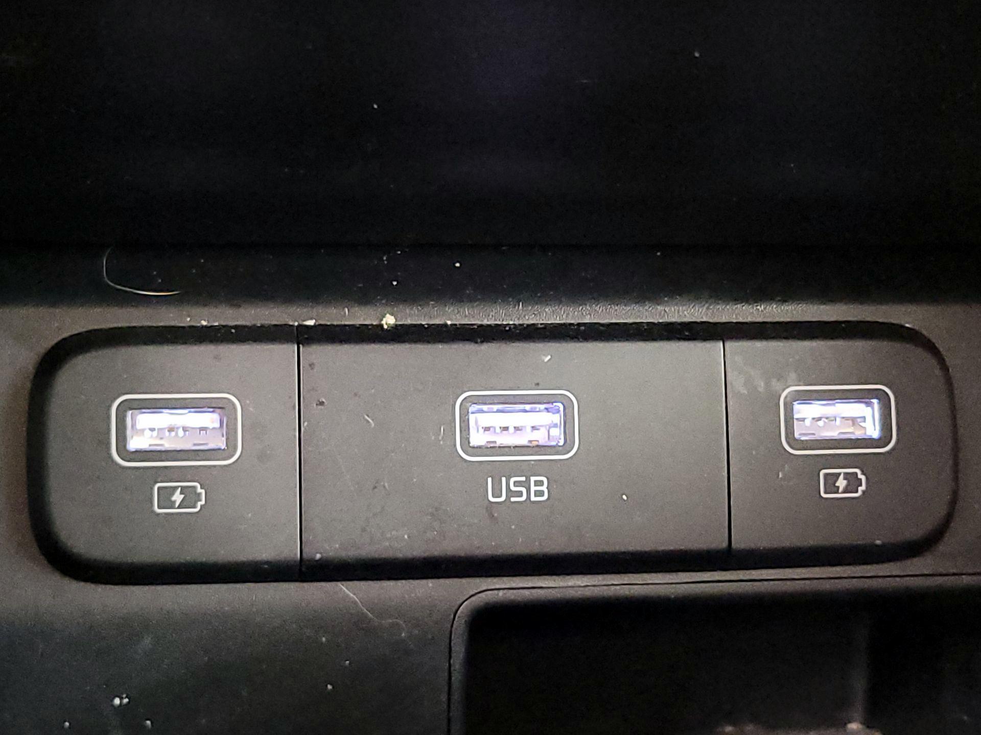 Thumbnail: 2022 Kia Sorento - 19