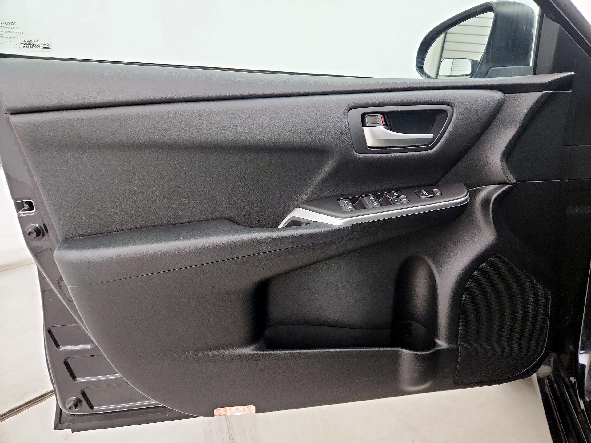 Thumbnail: 2017 Toyota Camry - 12