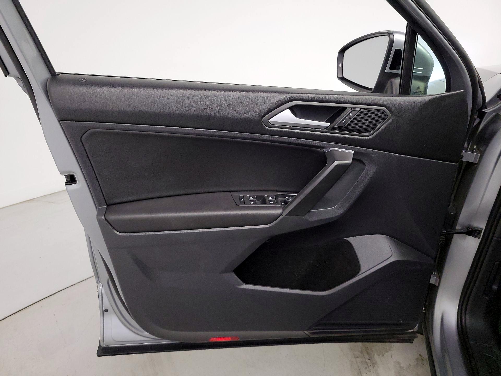 Thumbnail: 2021 Volkswagen Tiguan - 12
