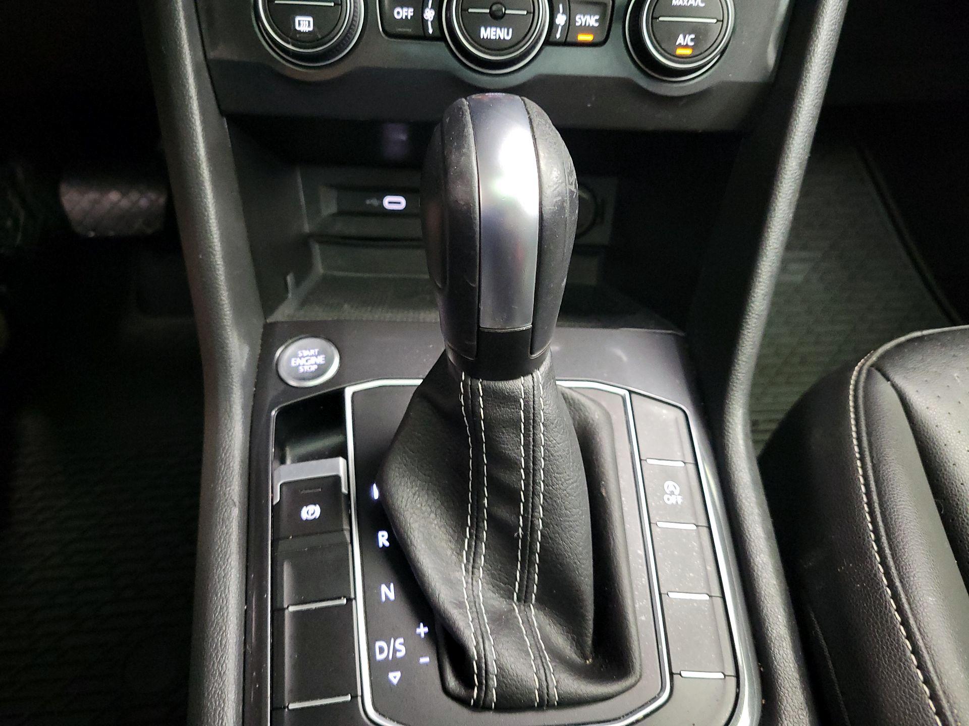 Thumbnail: 2021 Volkswagen Tiguan - 17