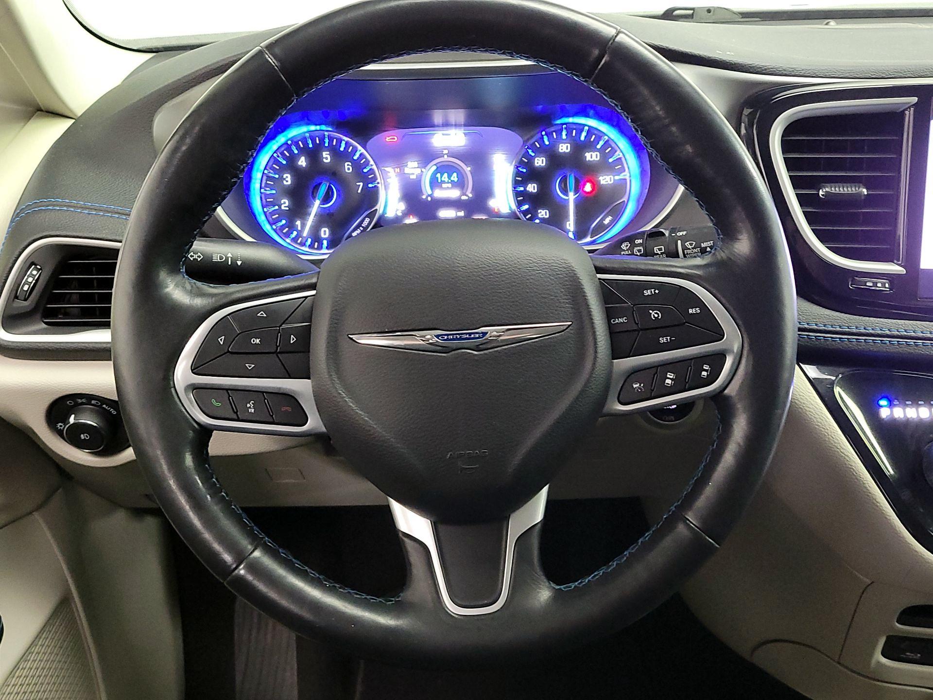 Thumbnail: 2021 Chrysler Pacifica - 10