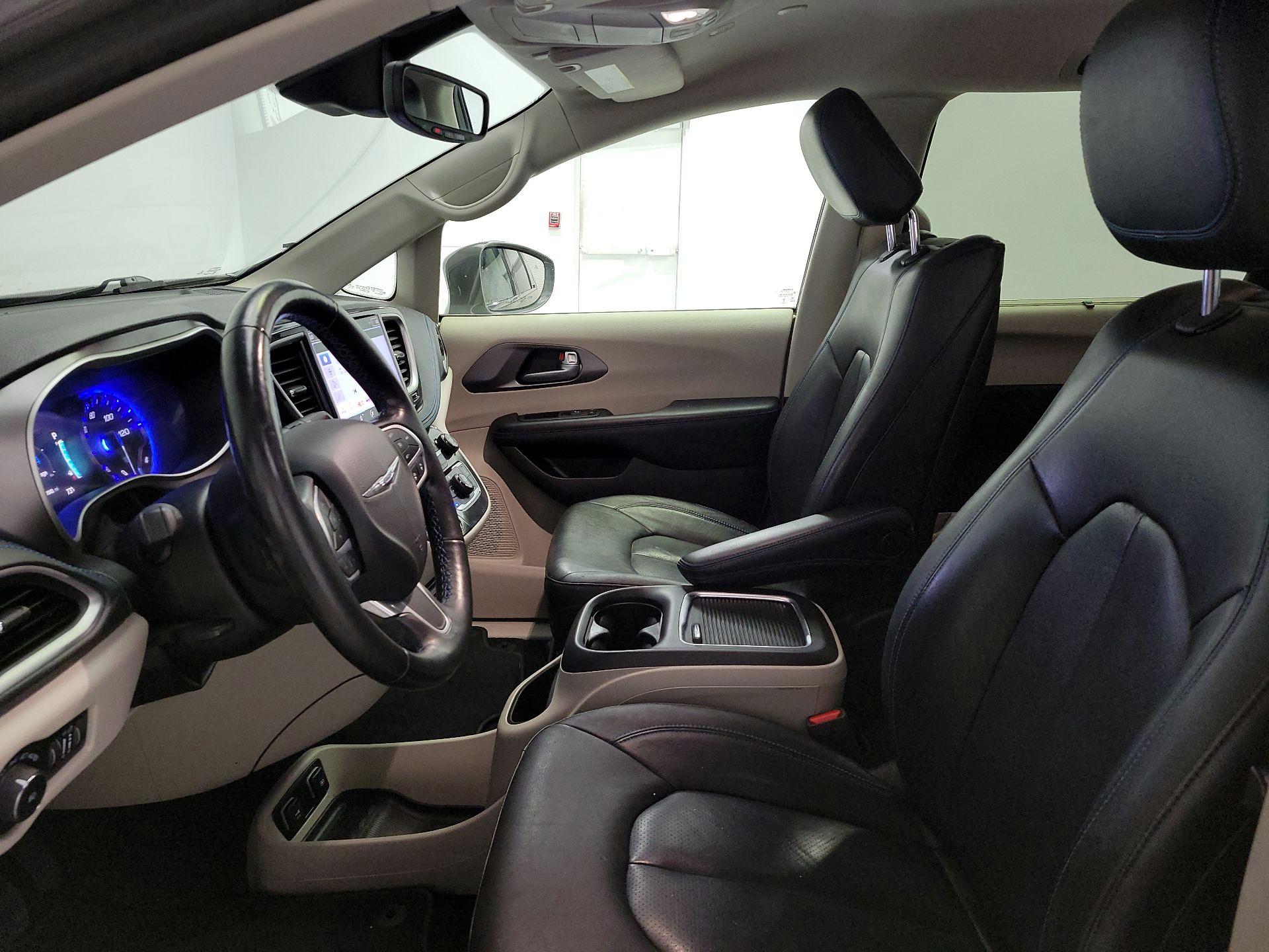 Thumbnail: 2021 Chrysler Pacifica - 11