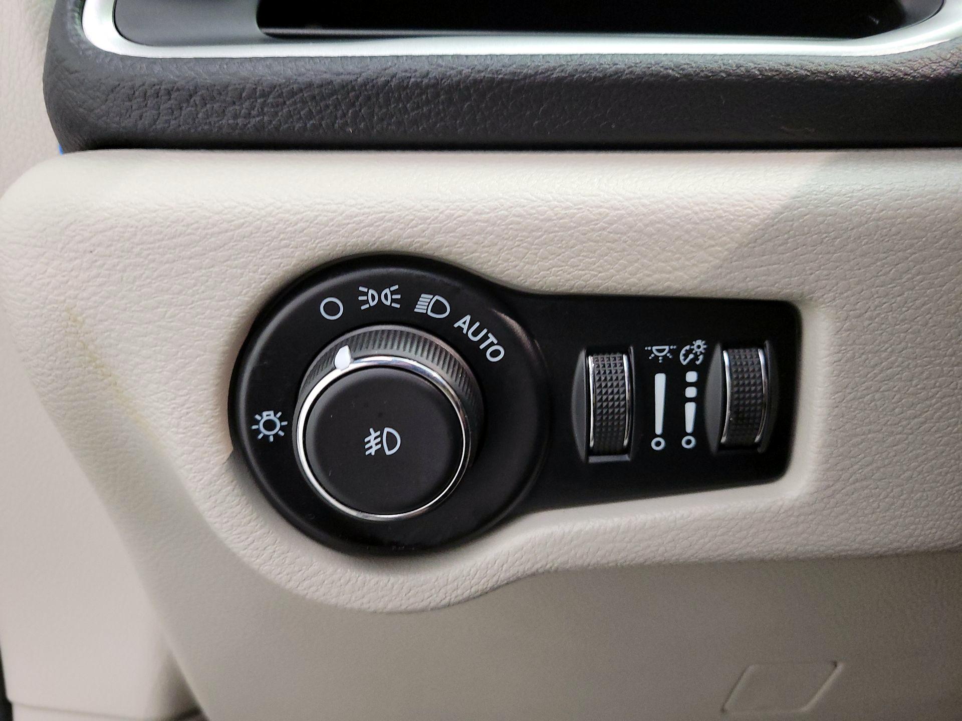 Thumbnail: 2021 Chrysler Pacifica - 13