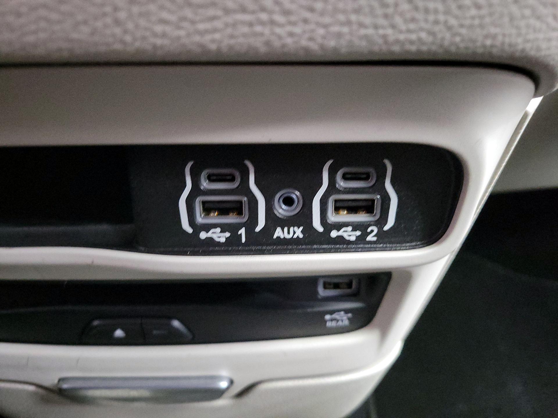 Thumbnail: 2021 Chrysler Pacifica - 18