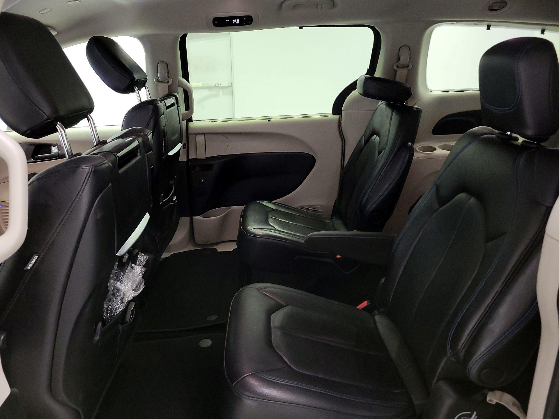 Thumbnail: 2021 Chrysler Pacifica - 19