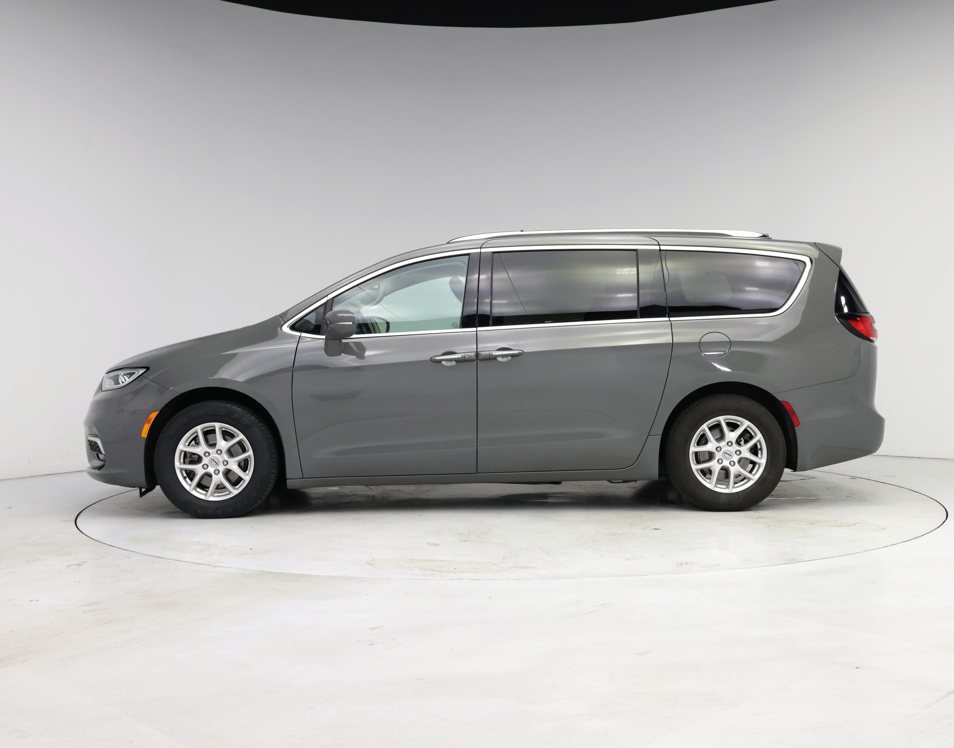 Thumbnail: 2021 Chrysler Pacifica - 3