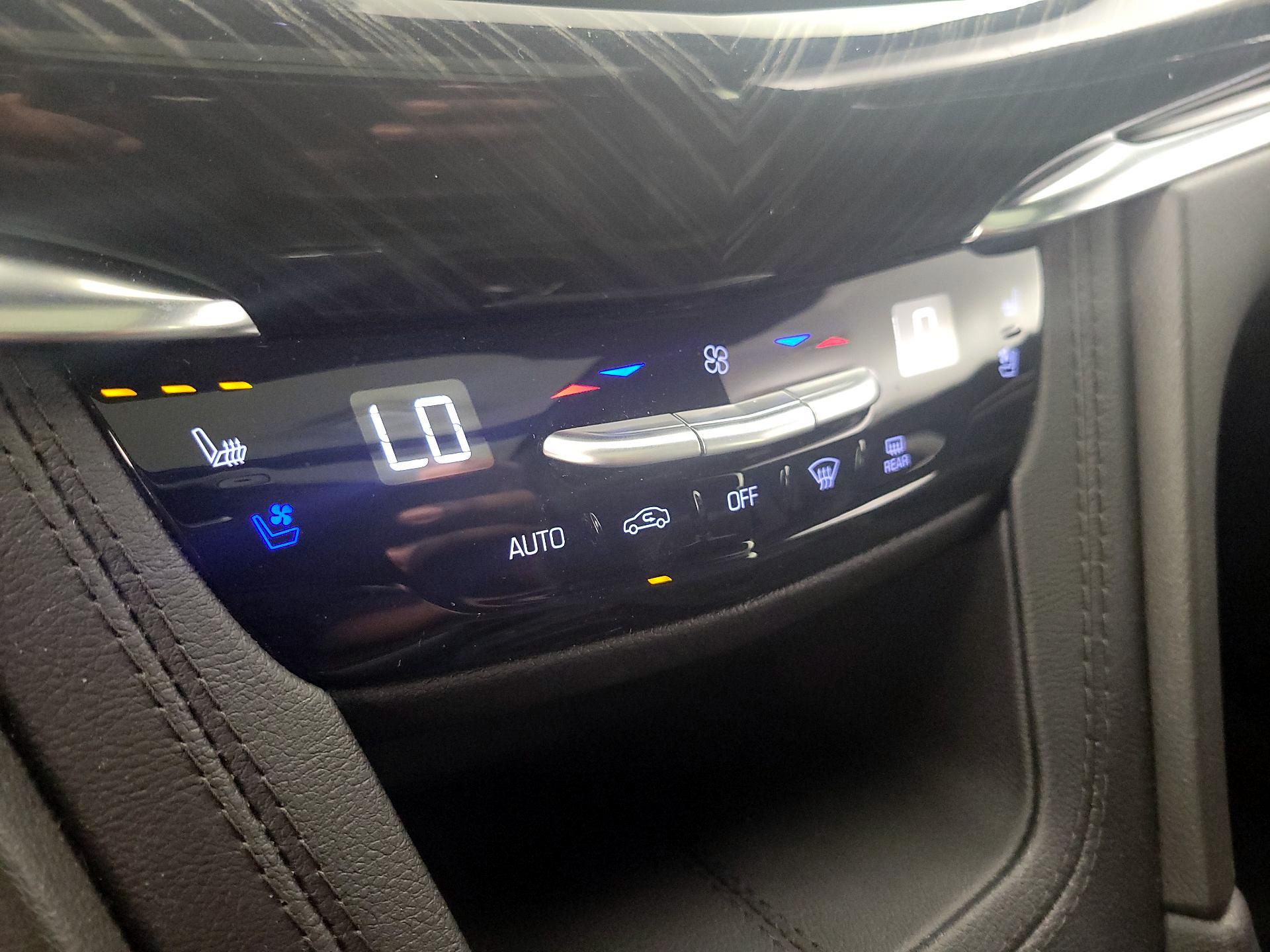 Thumbnail: 2023 Cadillac XT6 - 17
