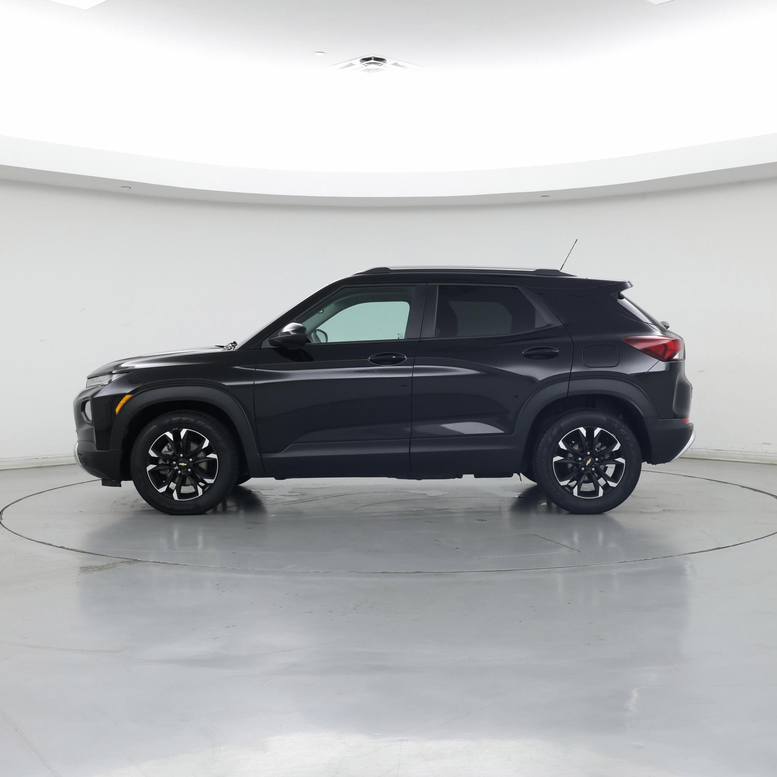 Thumbnail: 2021 Chevrolet TrailBlazer - 3