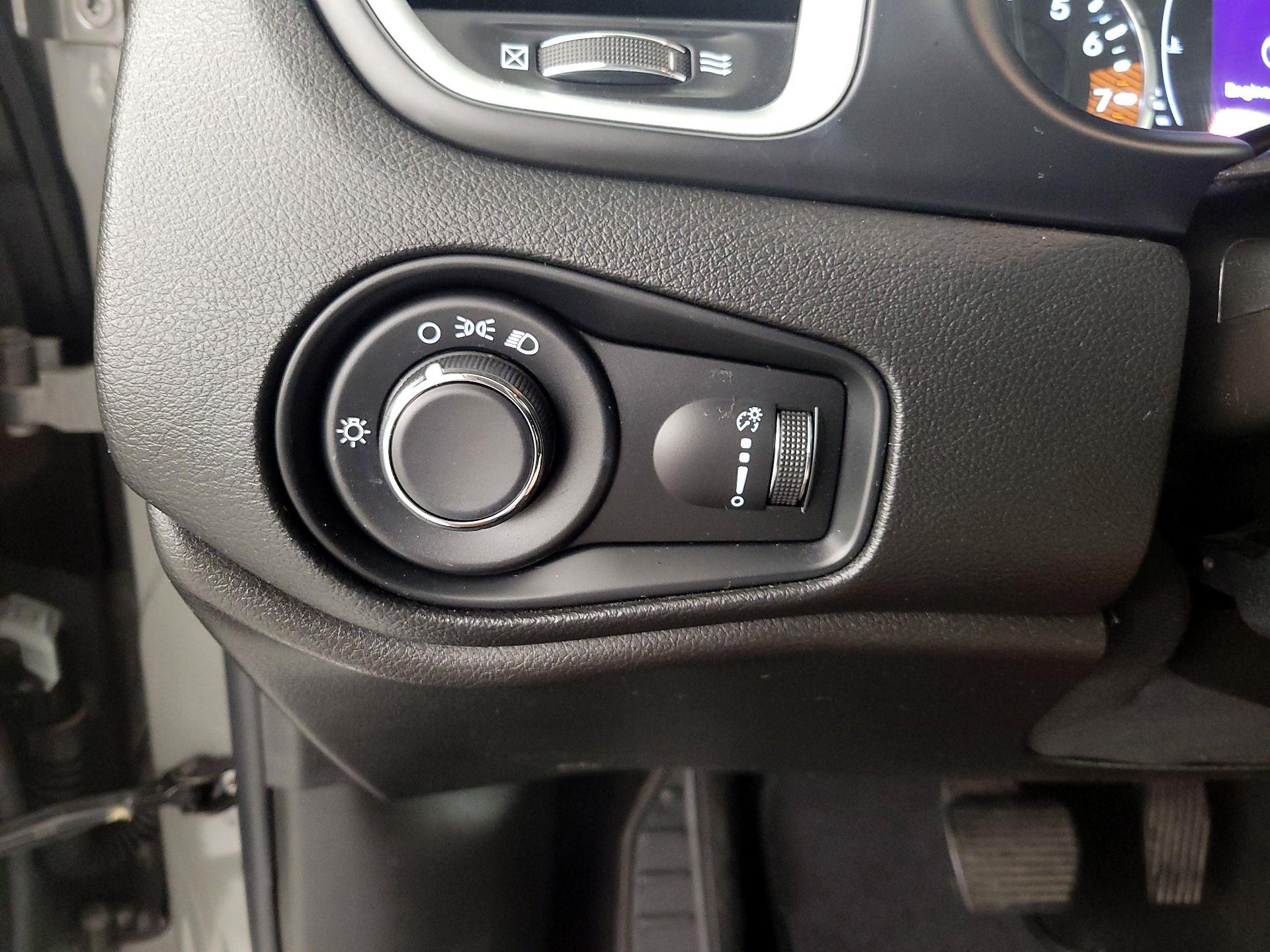 Thumbnail: 2021 Jeep Renegade - 13