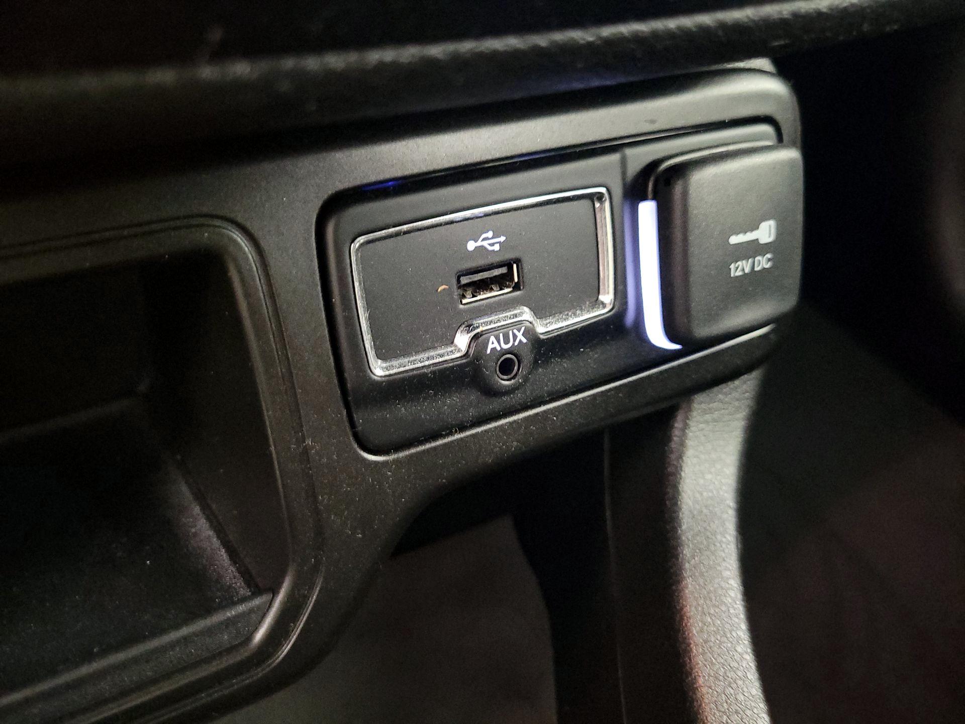 Thumbnail: 2021 Jeep Renegade - 18