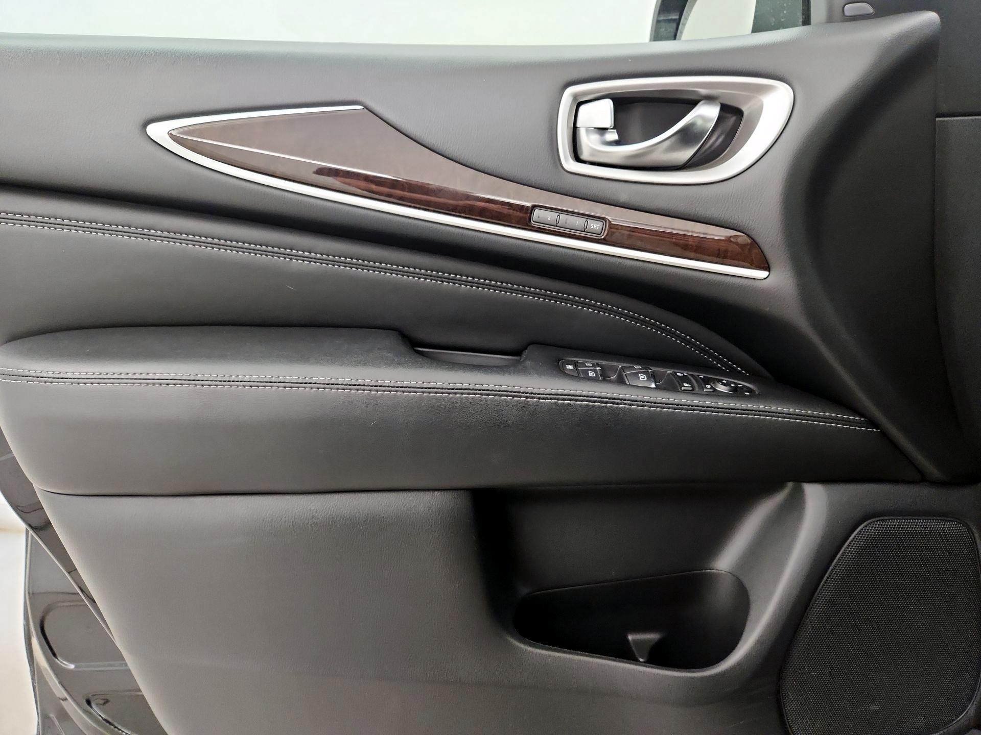 Thumbnail: 2017 INFINITI QX60 - 12