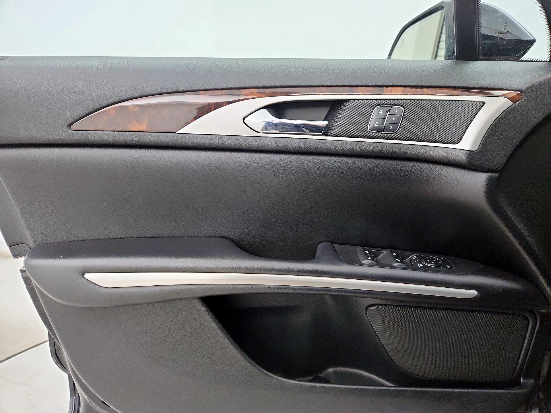 Thumbnail: 2016 Lincoln MKZ - 12