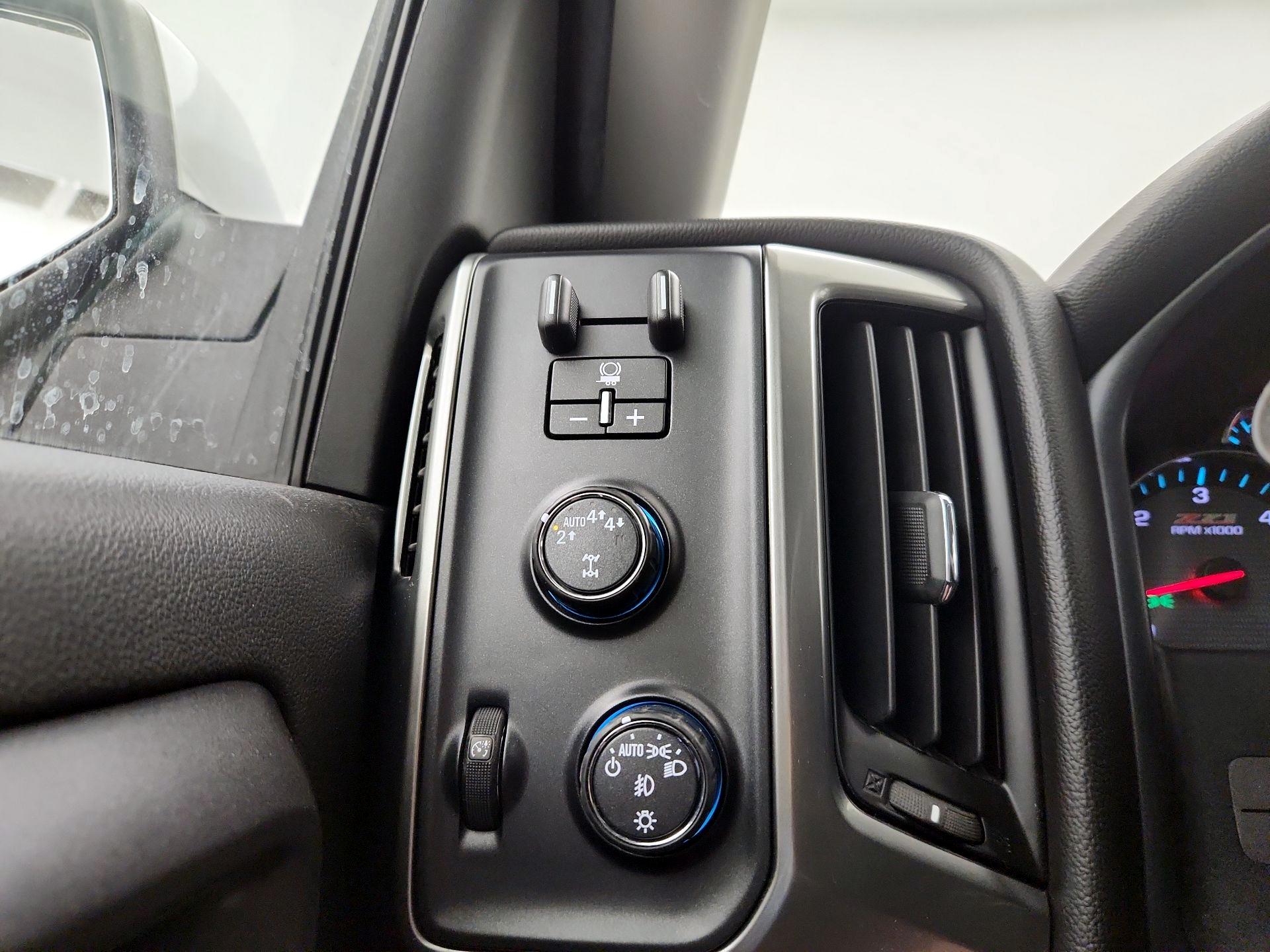 Thumbnail: 2018 Chevrolet Silverado 1500 - 13