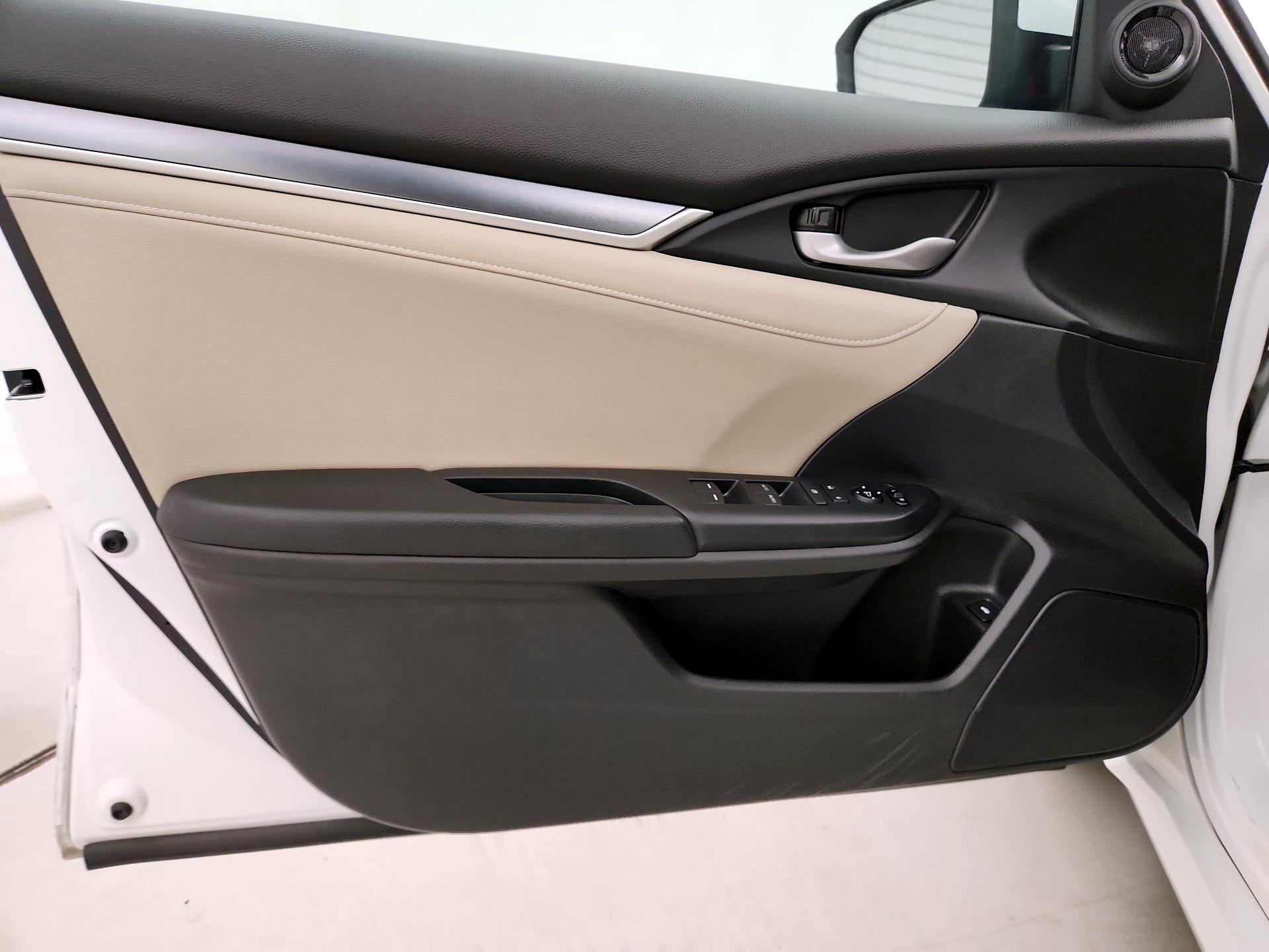 Thumbnail: 2016 Honda Civic - 12