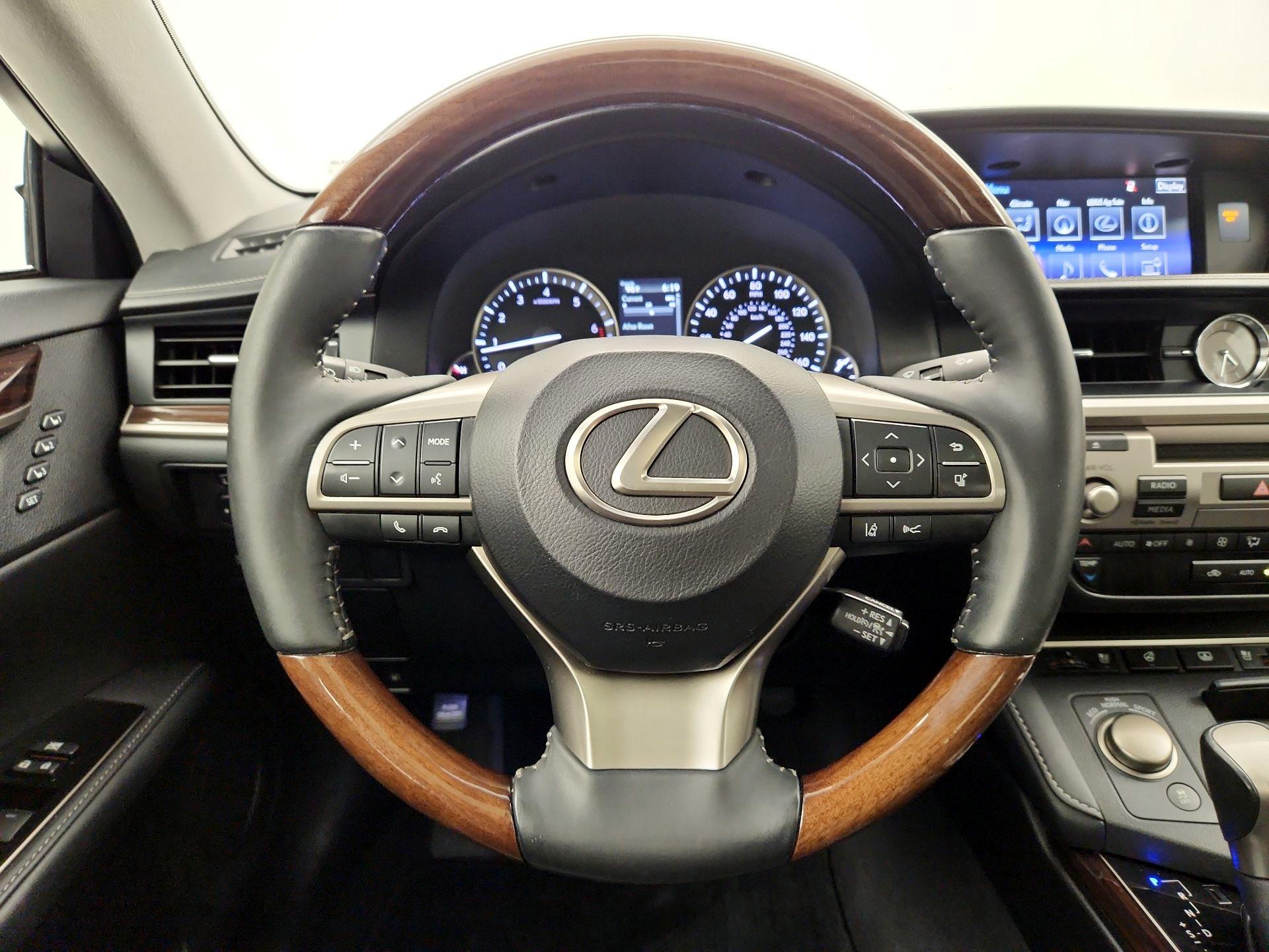 Thumbnail: 2016 Lexus ES - 10
