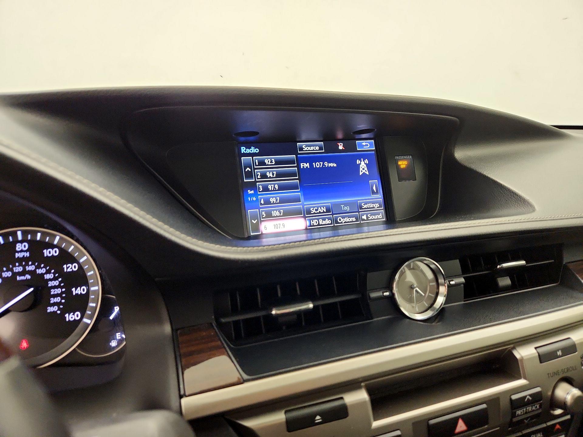 Thumbnail: 2016 Lexus ES - 16
