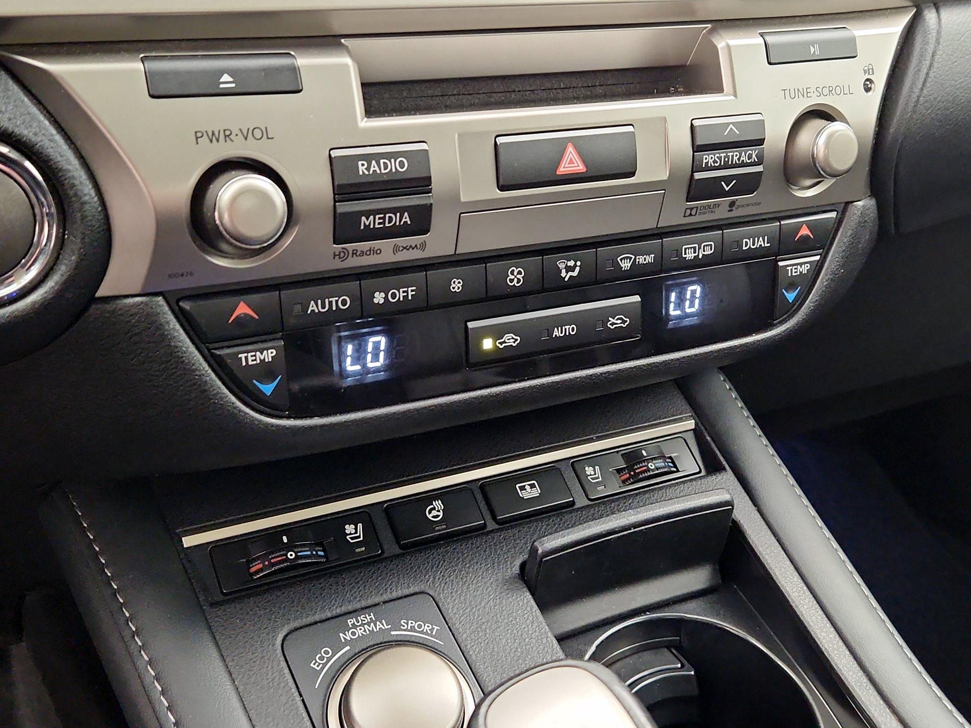 Thumbnail: 2016 Lexus ES - 17