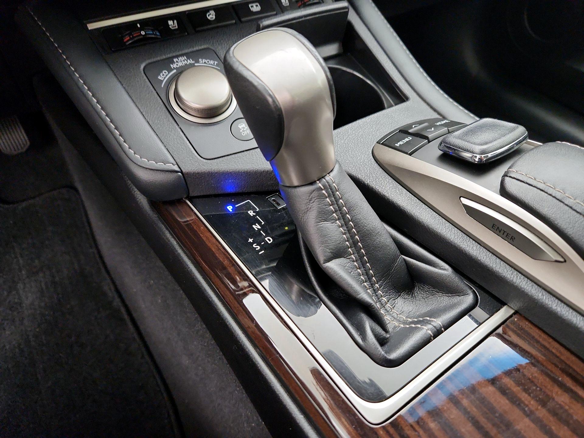 Thumbnail: 2016 Lexus ES - 18
