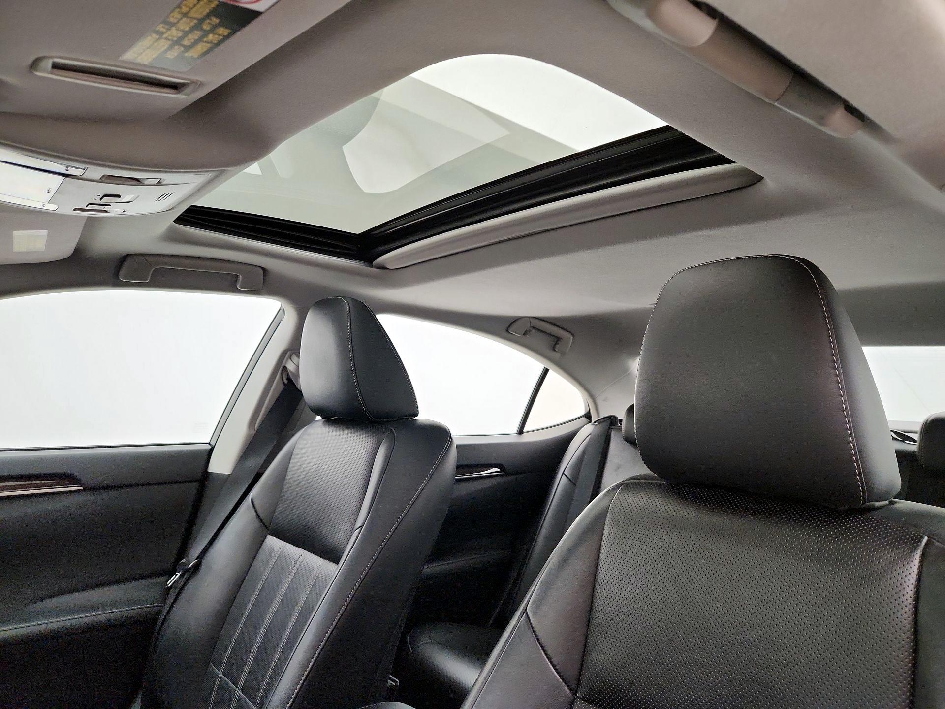 Thumbnail: 2016 Lexus ES - 20